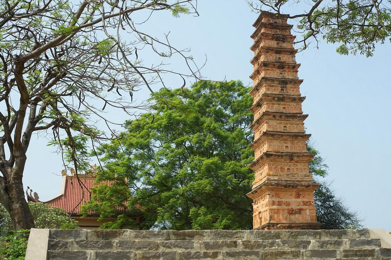 VN Travel Guide