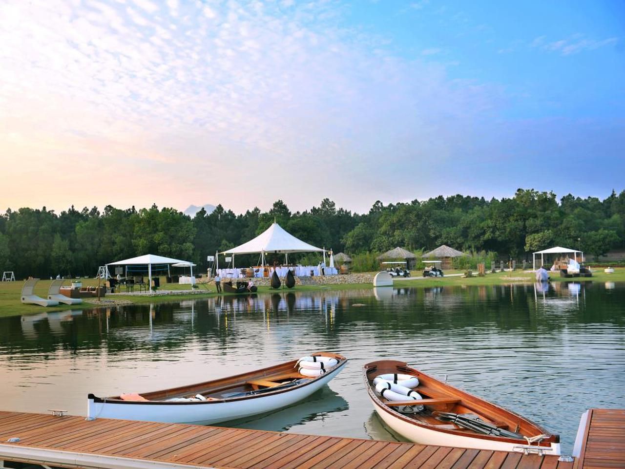 VN Travel Guide