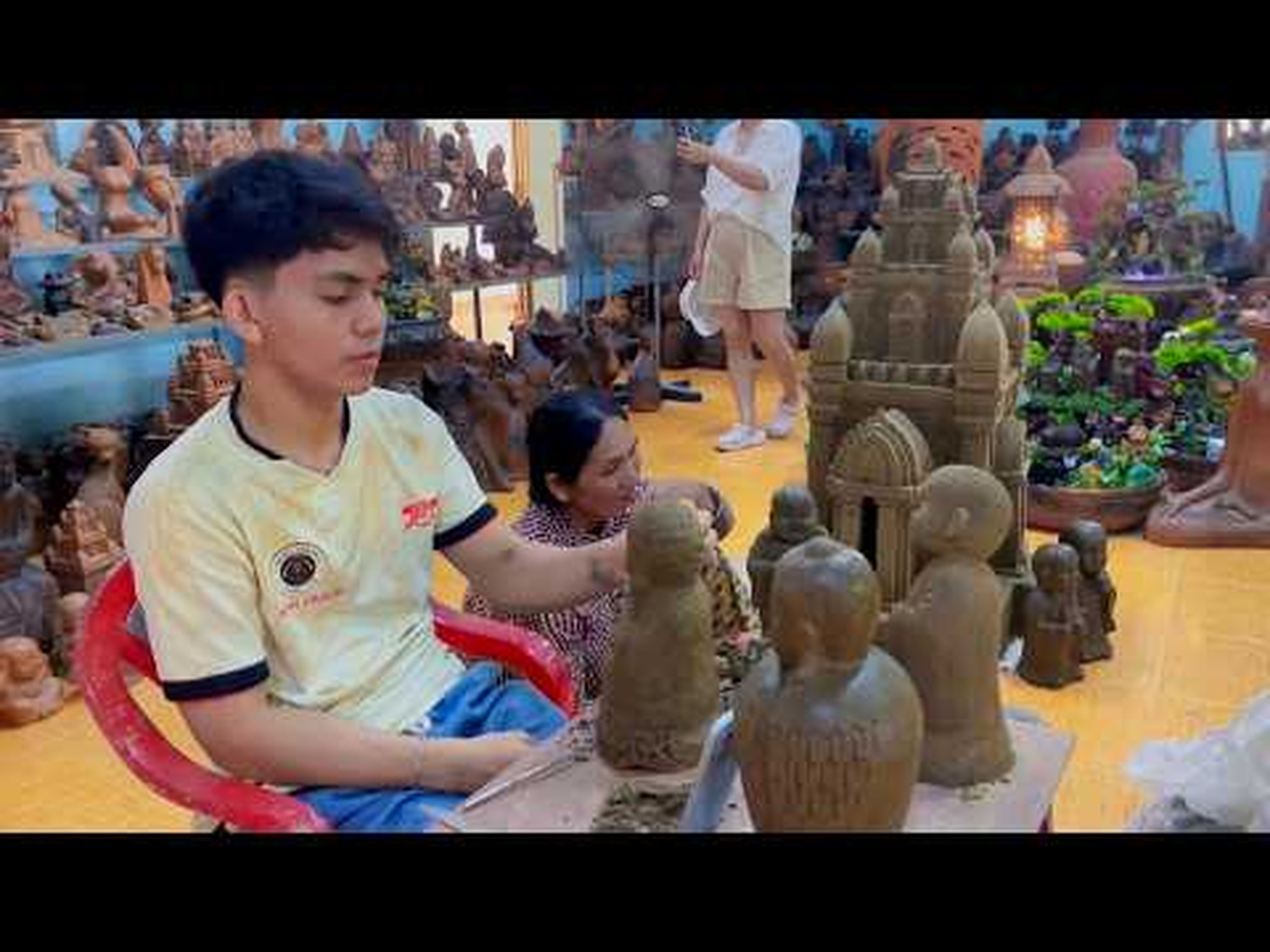 Experiencing a Day as a Young Artisan at Bau Truc Pottery Village - Hình 1