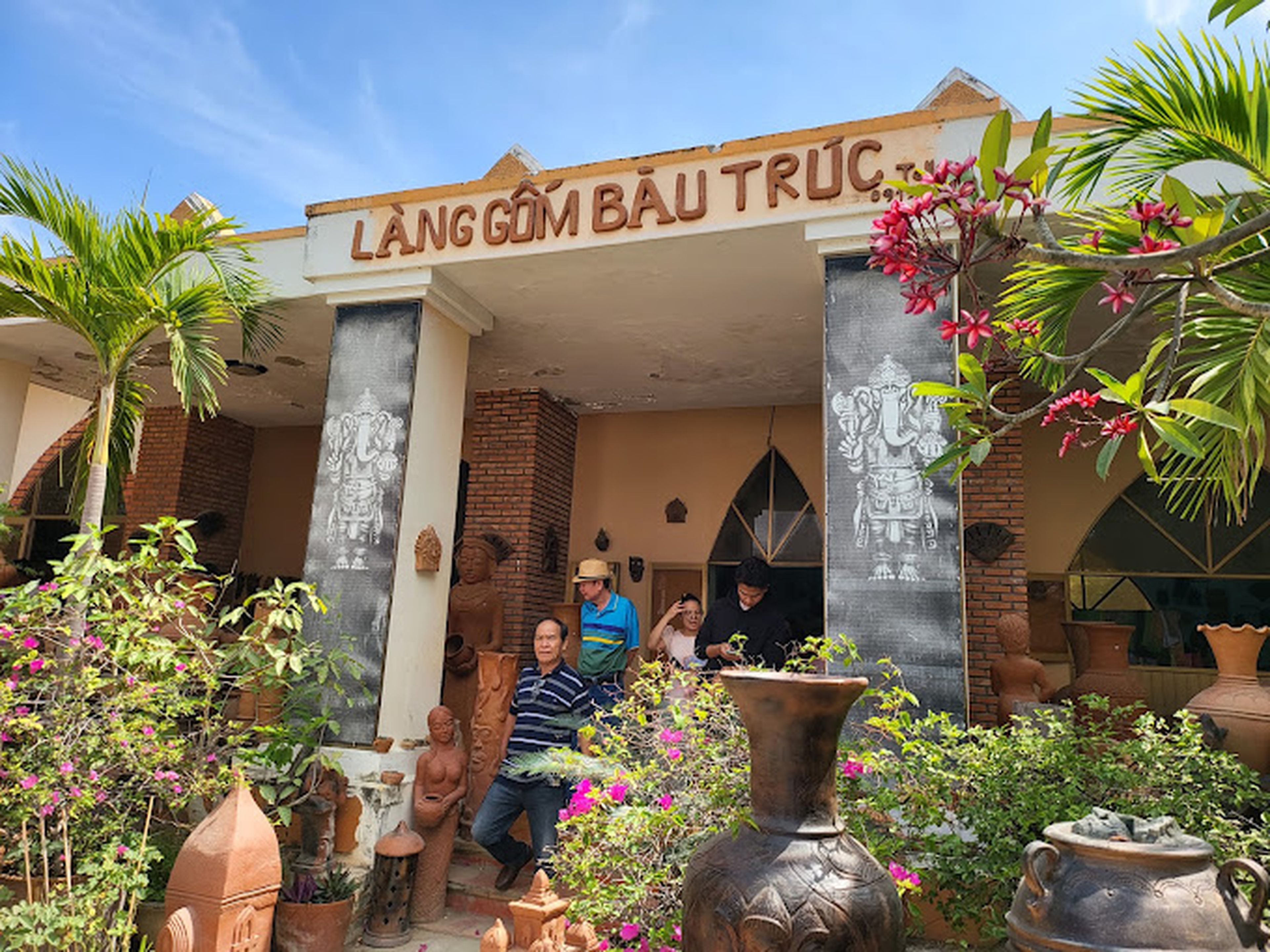 Làng gốm Bàu Trúc: Nơi lưu giữ hồn đất Chăm nghìn năm - Hình 1