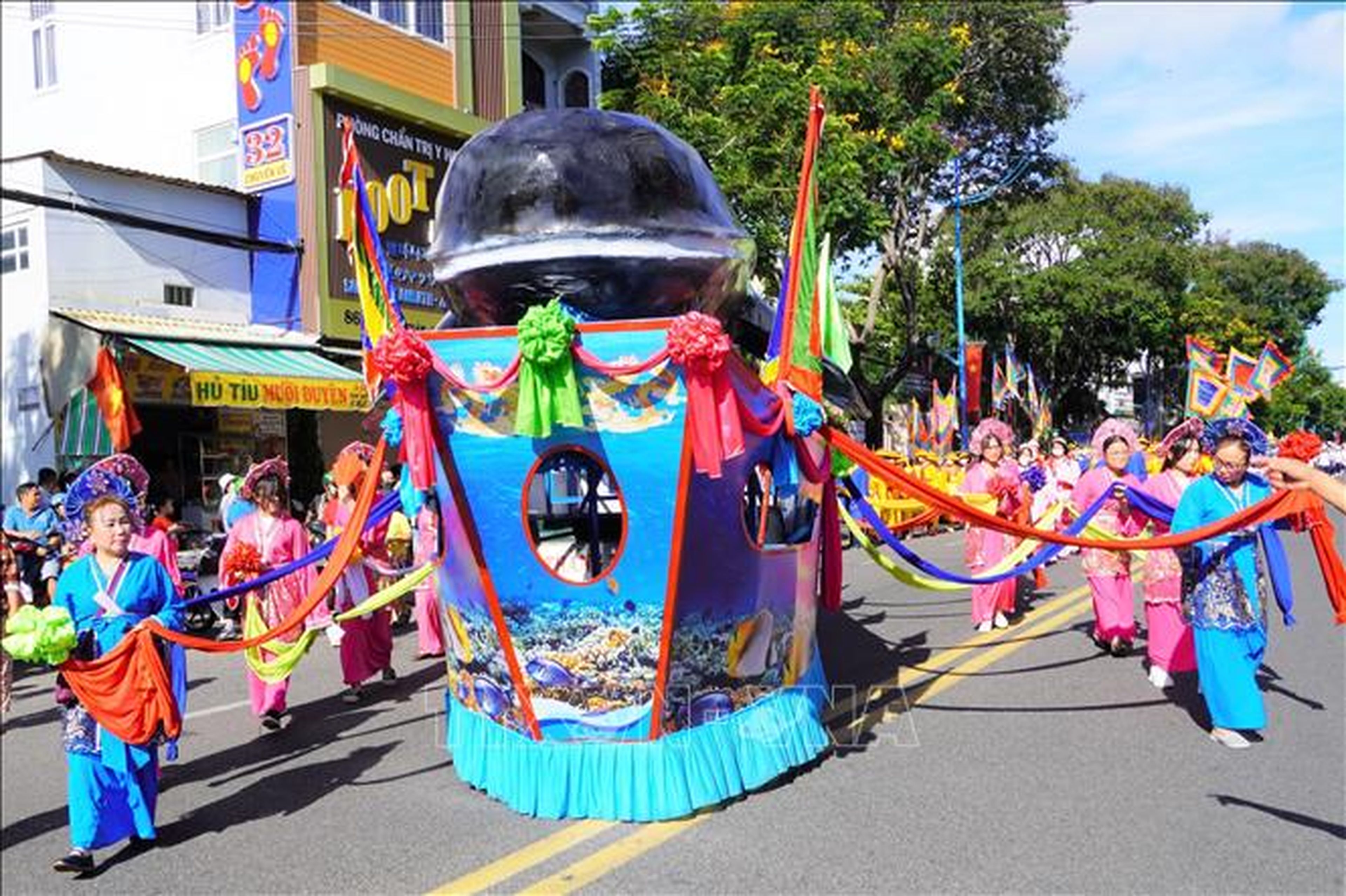 Truong Tay Communal House - Mausoleum: Experiencing the Nghinh Ong Festival in Nha Trang - Hình 1
