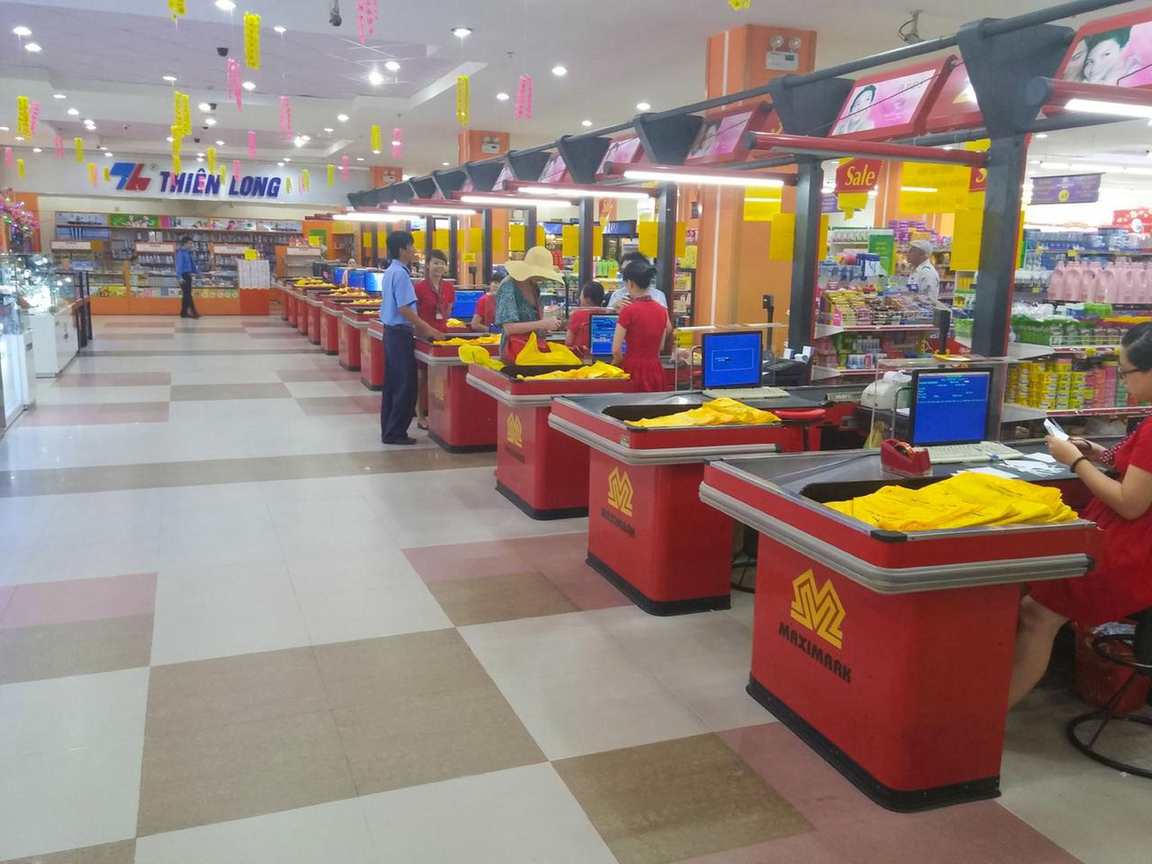 Maximark Nha Trang: The perfect shopping paradise for tourists. - Hình 3