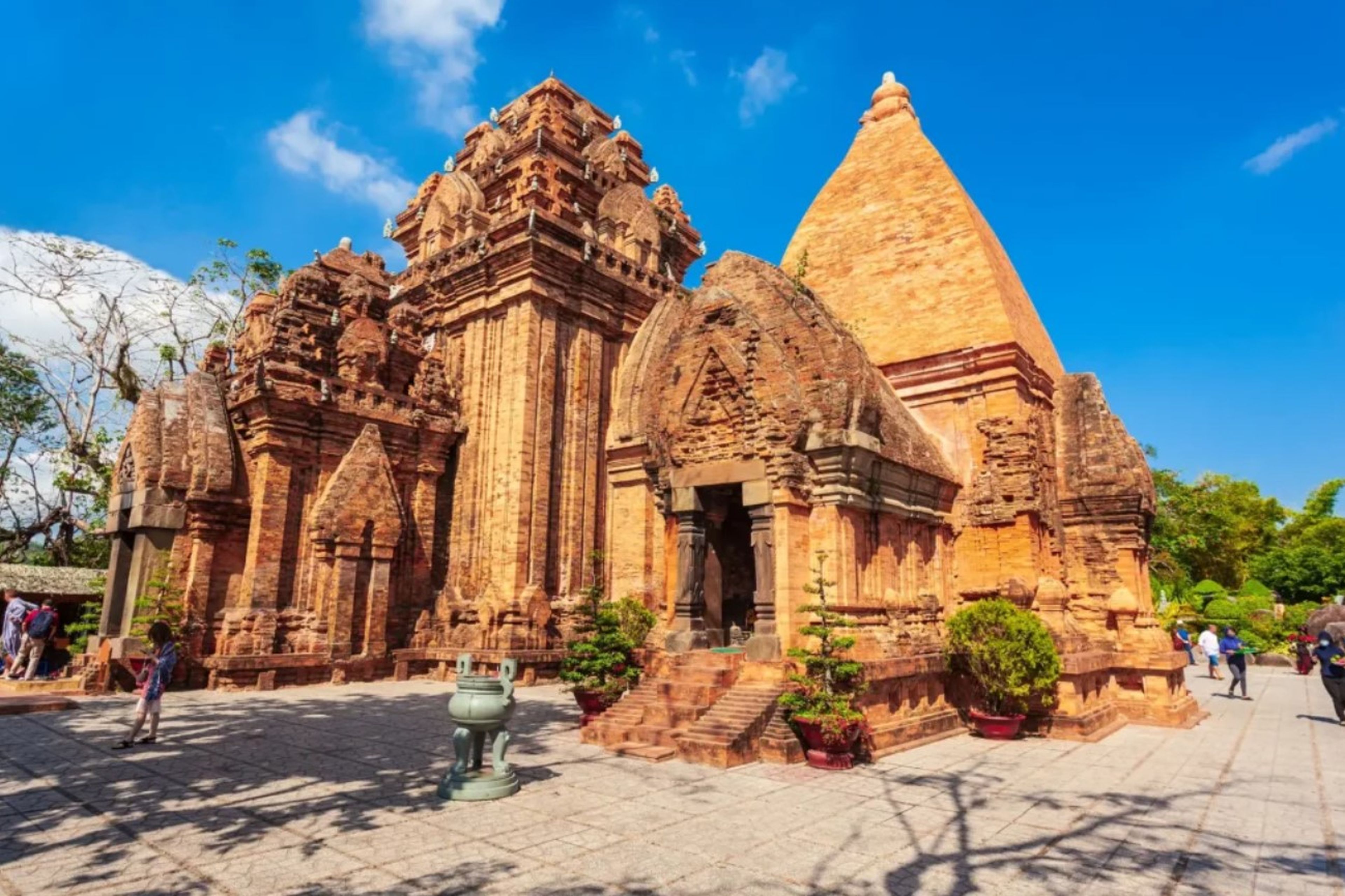 Hành trình khám phá tháp Chăm từ Ponagar đến Hòa Lai - Hình 1