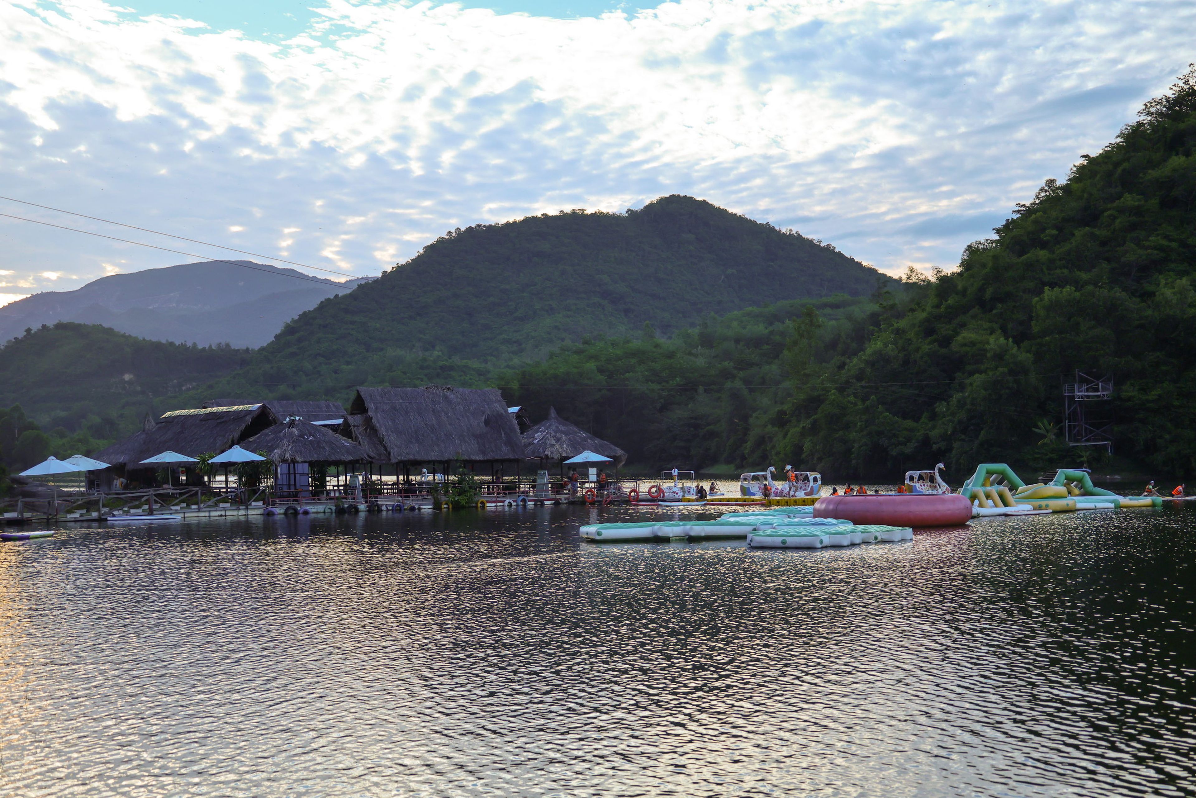 Kenh Ha Lake - Hình 15