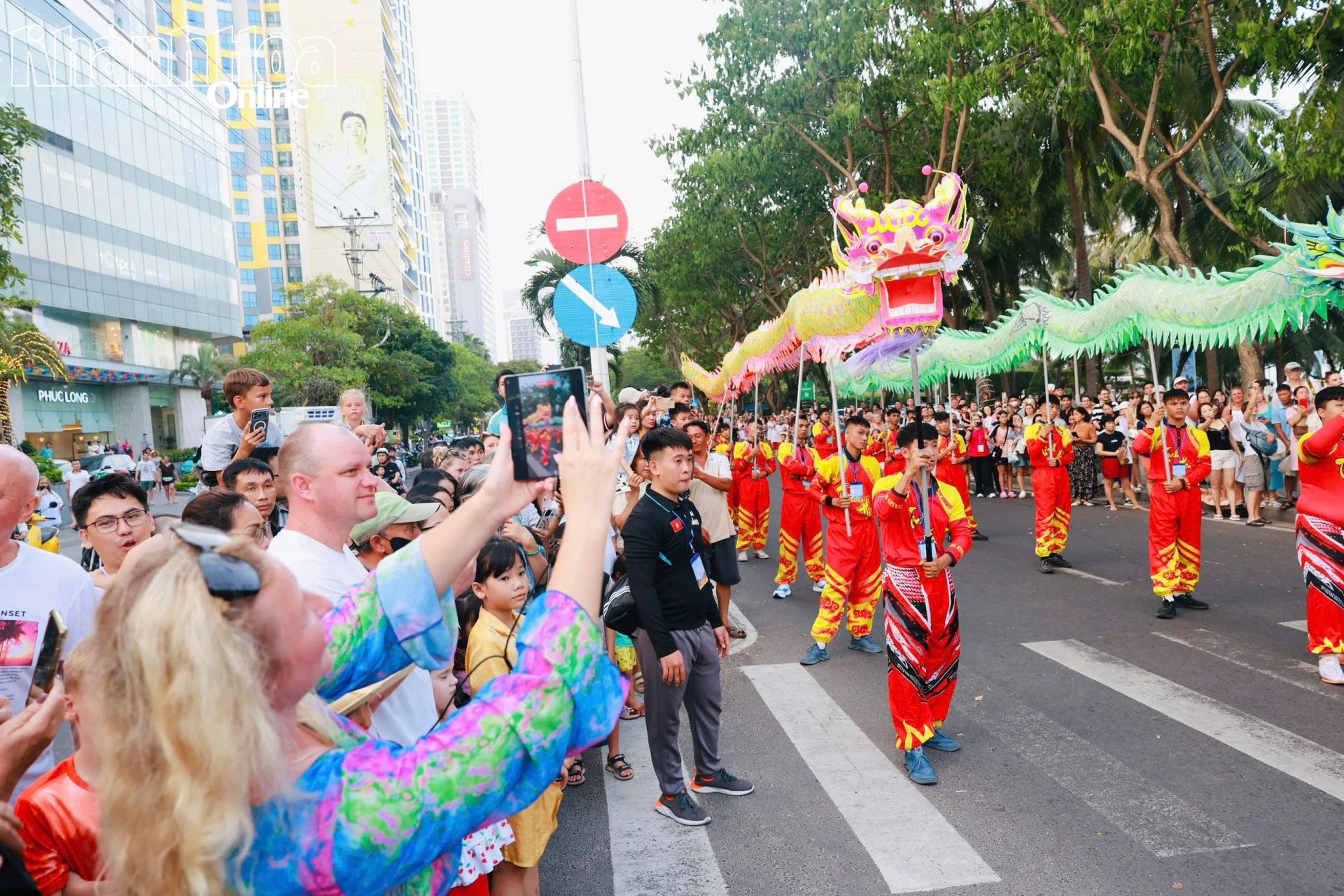 Festival Biển Khánh Hòa năm 2026 thu hút hơn 787.000 lượt khách, doanh thu hơn 1.300 tỷ đồng - Hình 1