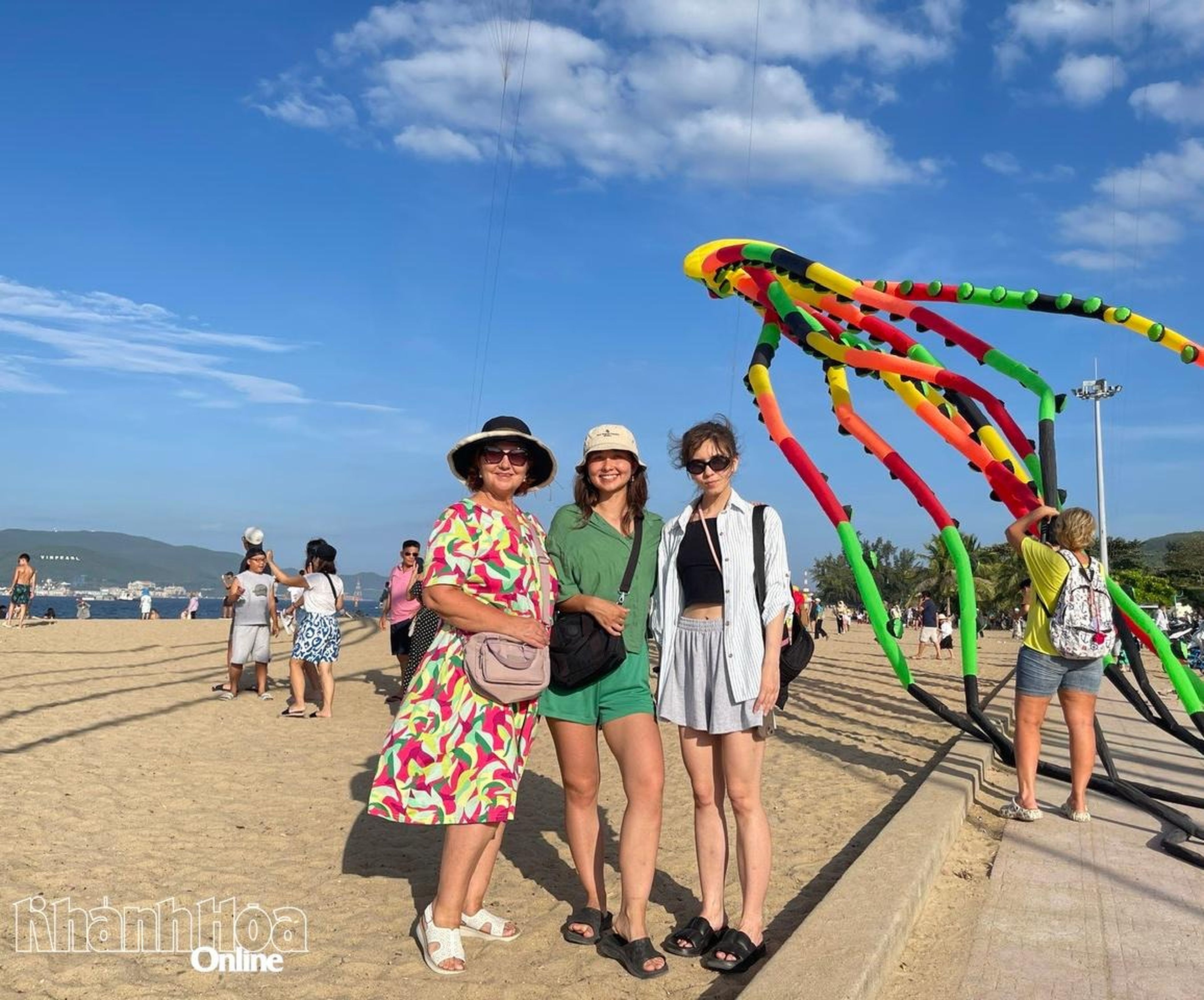Du khách quốc tế hòa vui cùng Festival Biển Khánh Hòa 2026 - Hình 1