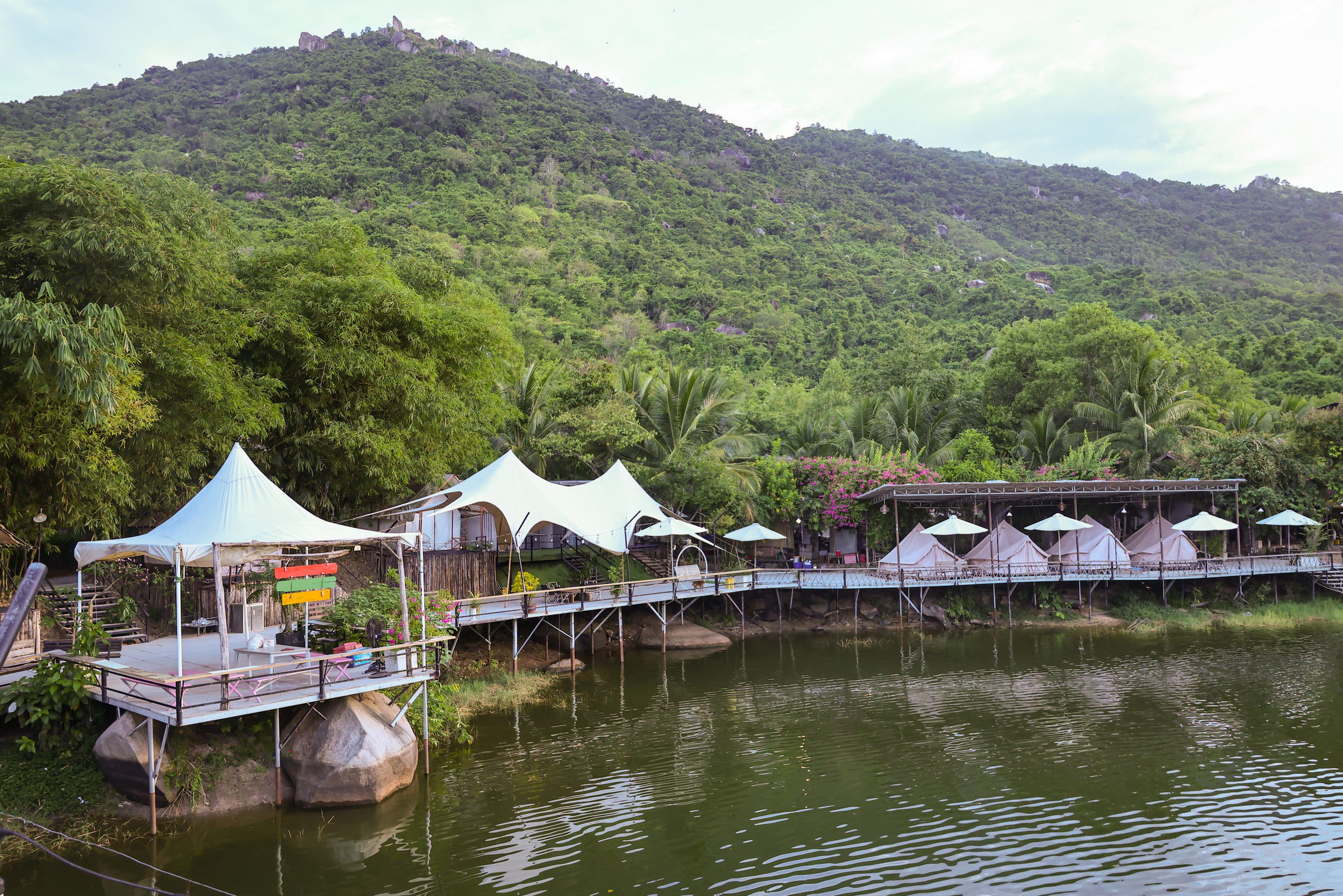 Kenh Ha Lake - Hình 8