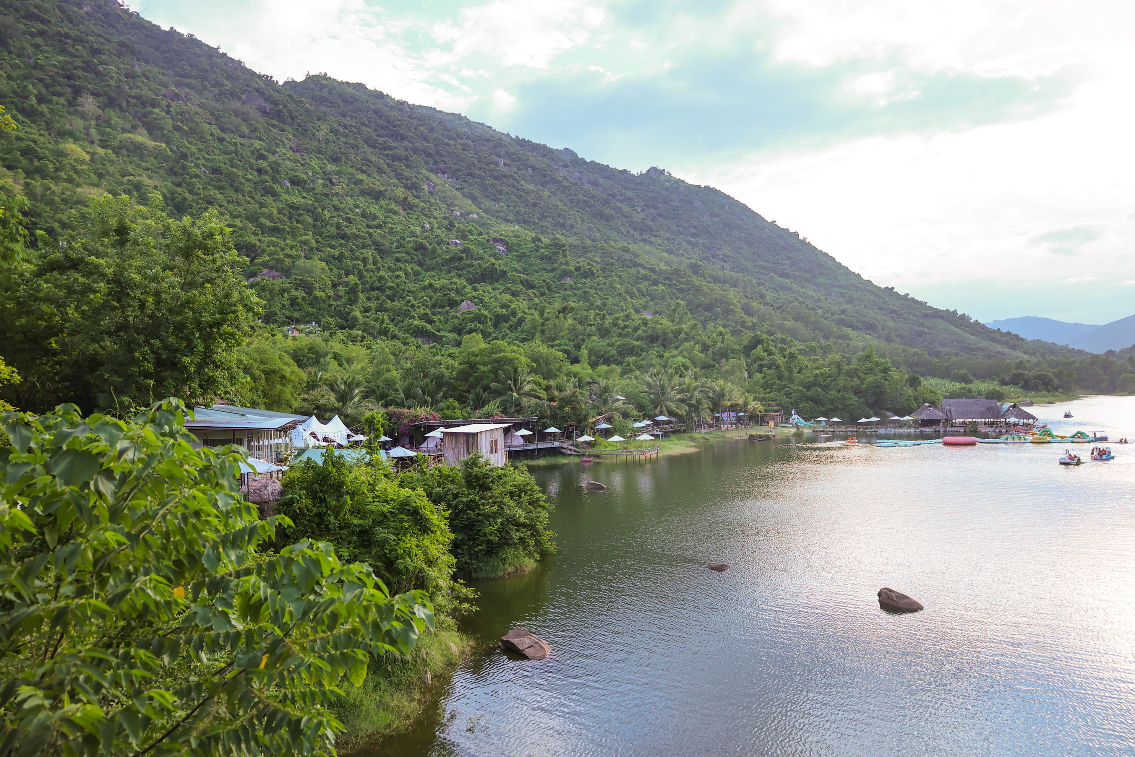 Kenh Ha Lake - Hình 7