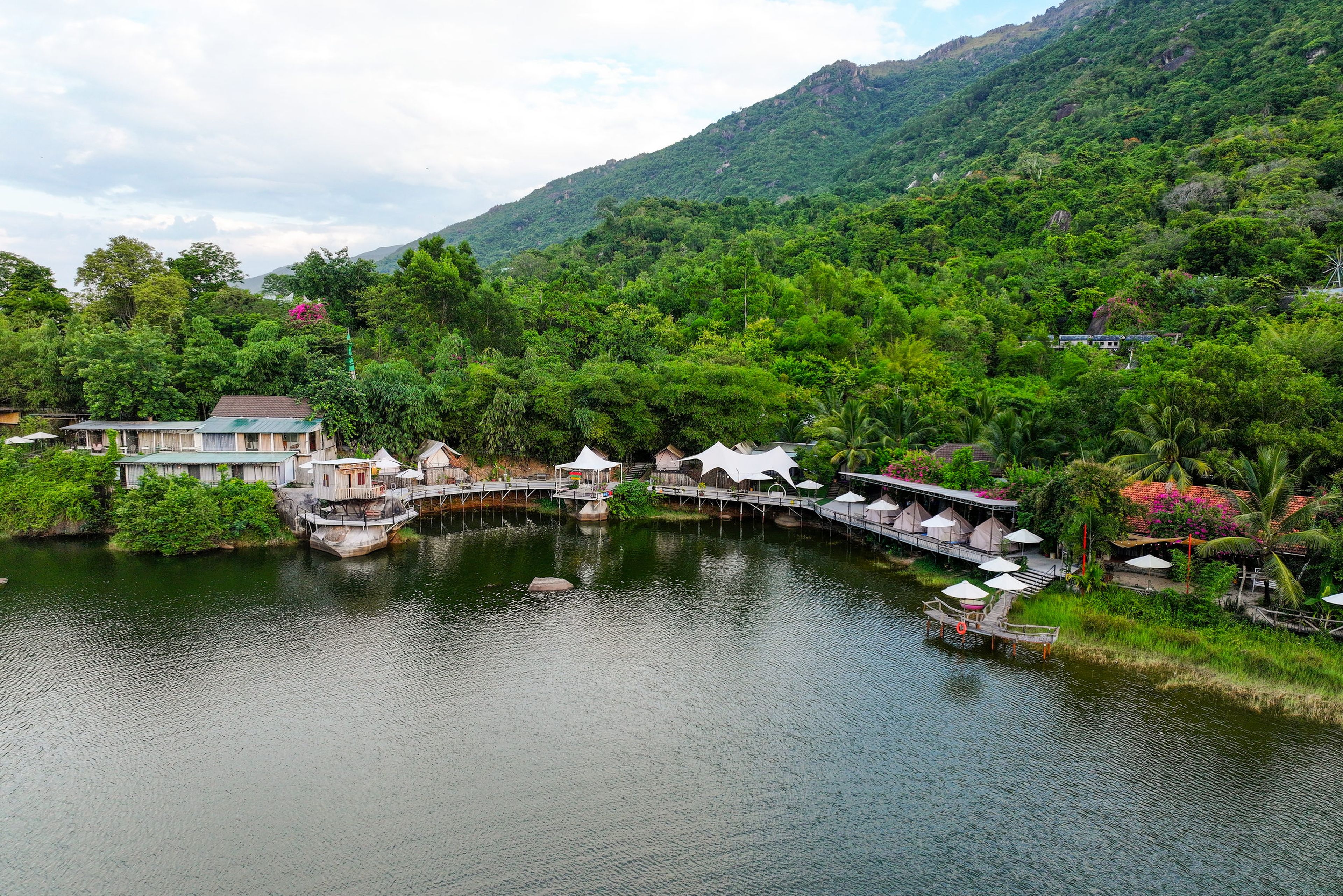 Kenh Ha Lake - Hình 29