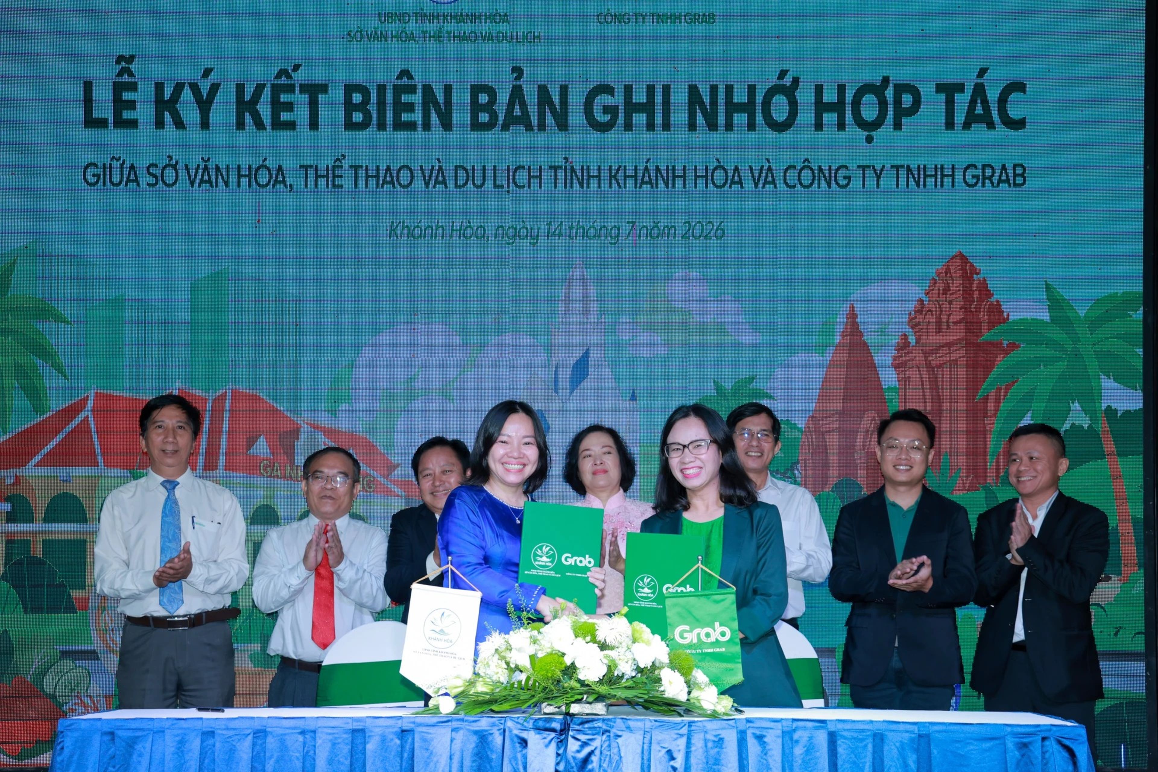 Explore Khánh Hòa's tourism and culinary scene on Grab. - Hình 1