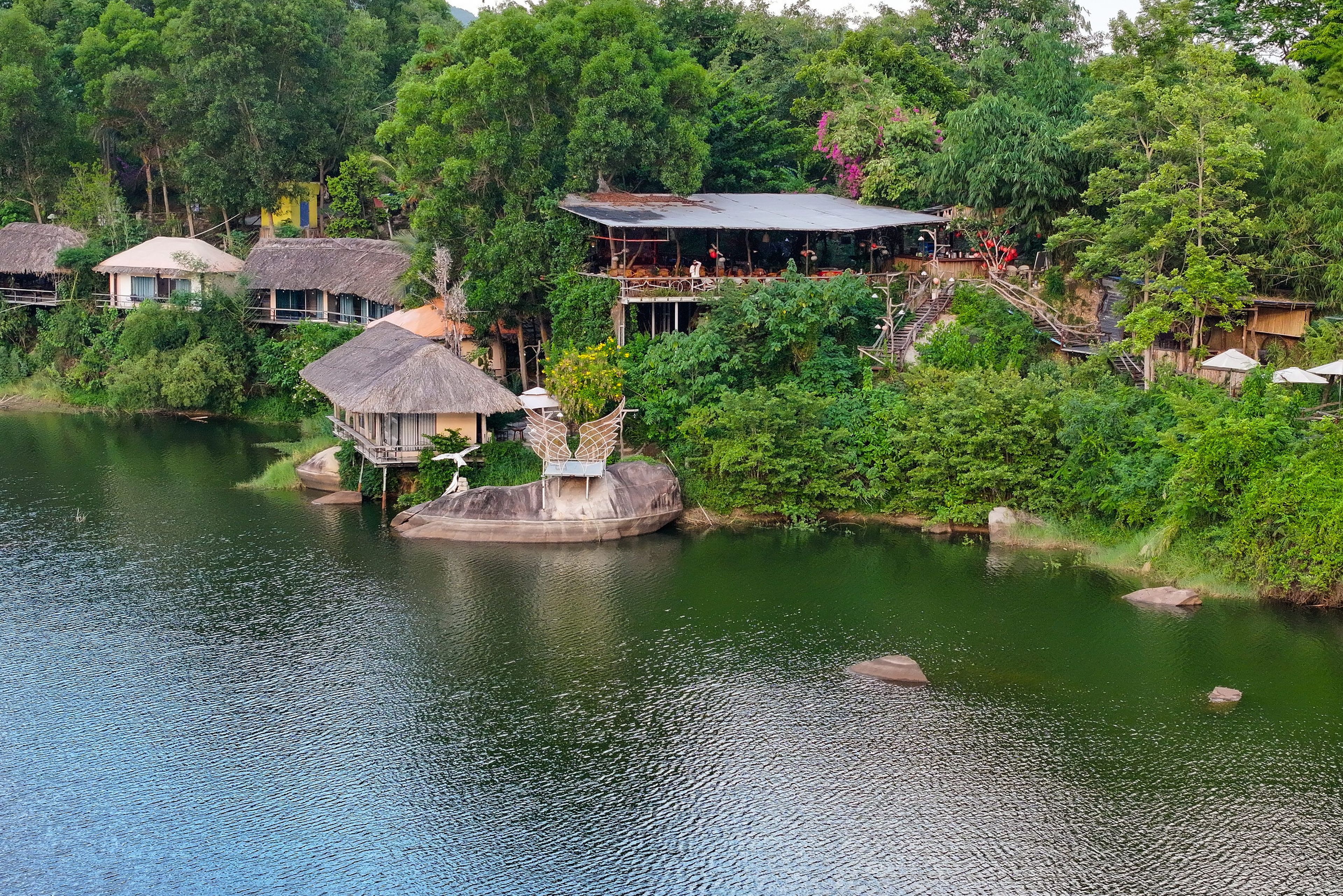 Kenh Ha Lake - Hình 1
