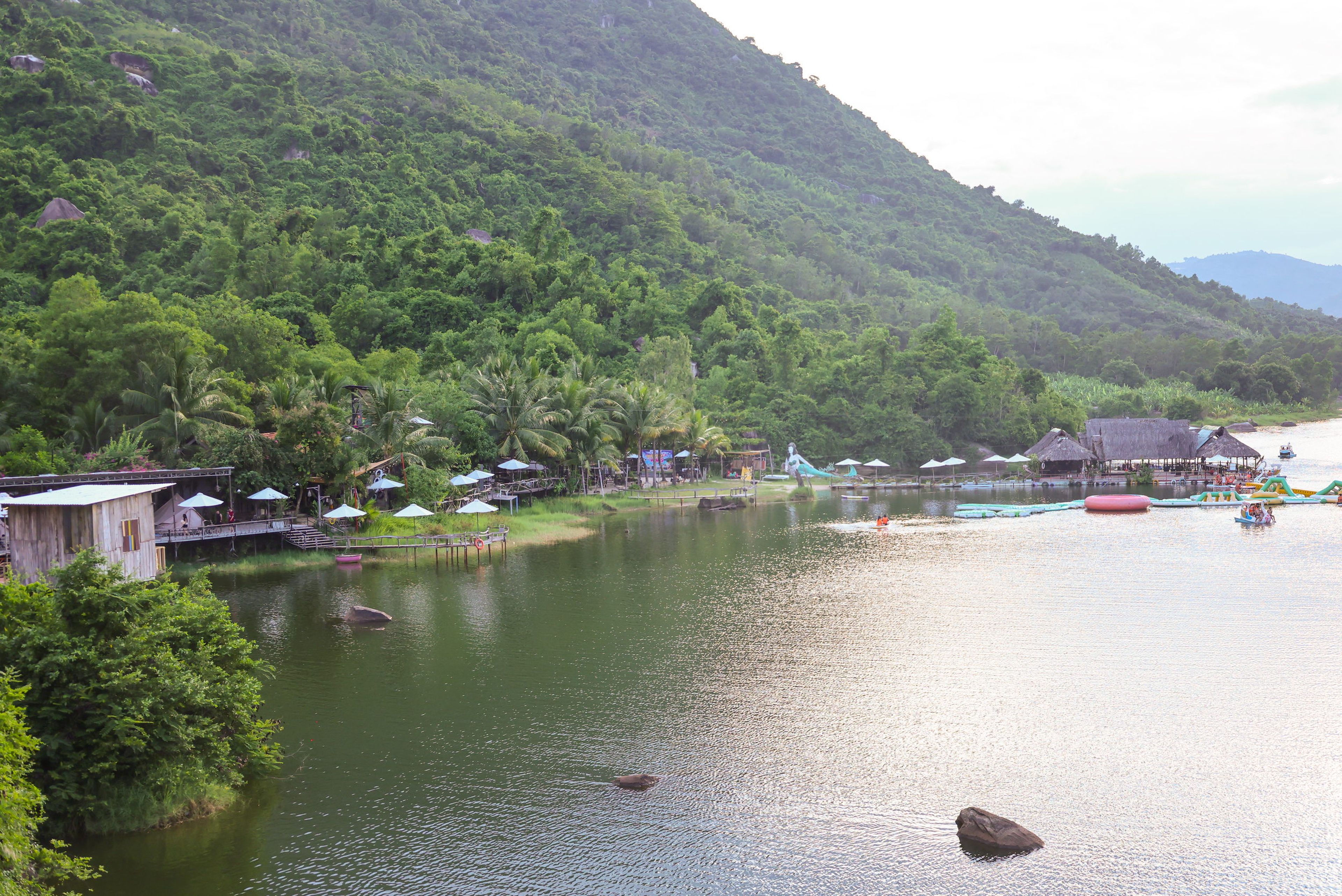Kenh Ha Lake - Hình 10