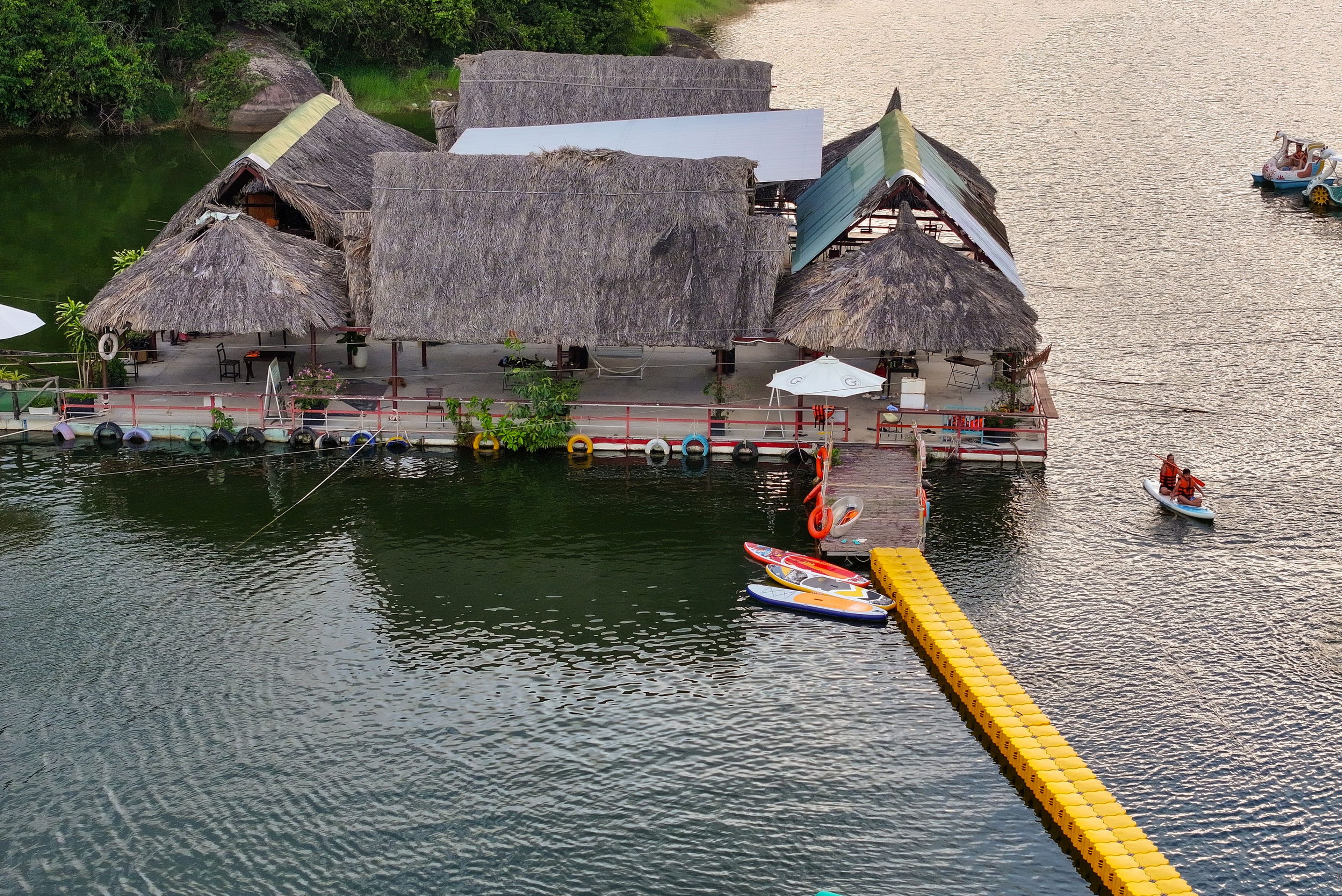 Kenh Ha Lake - Hình 19