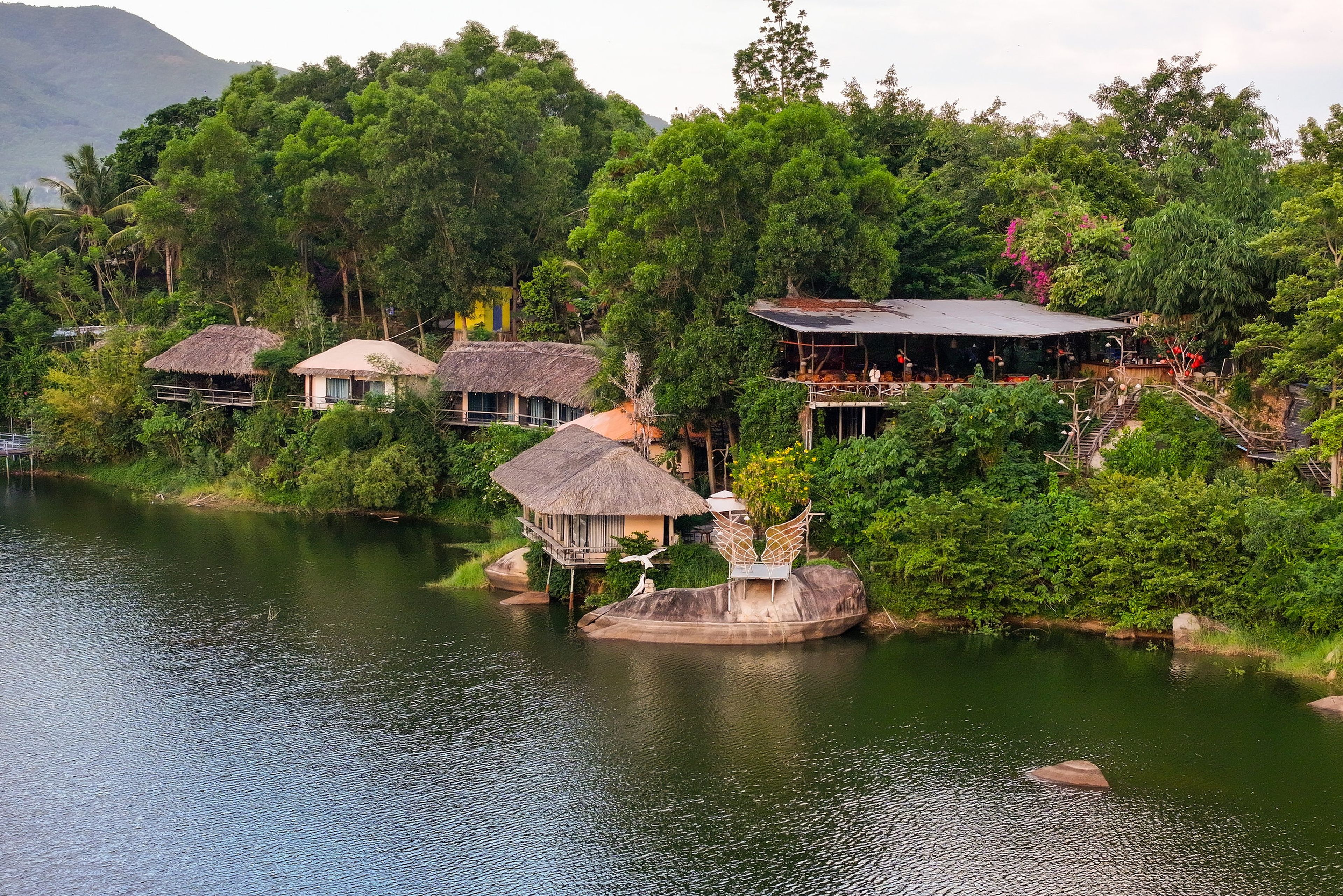 Kenh Ha Lake - Hình 3