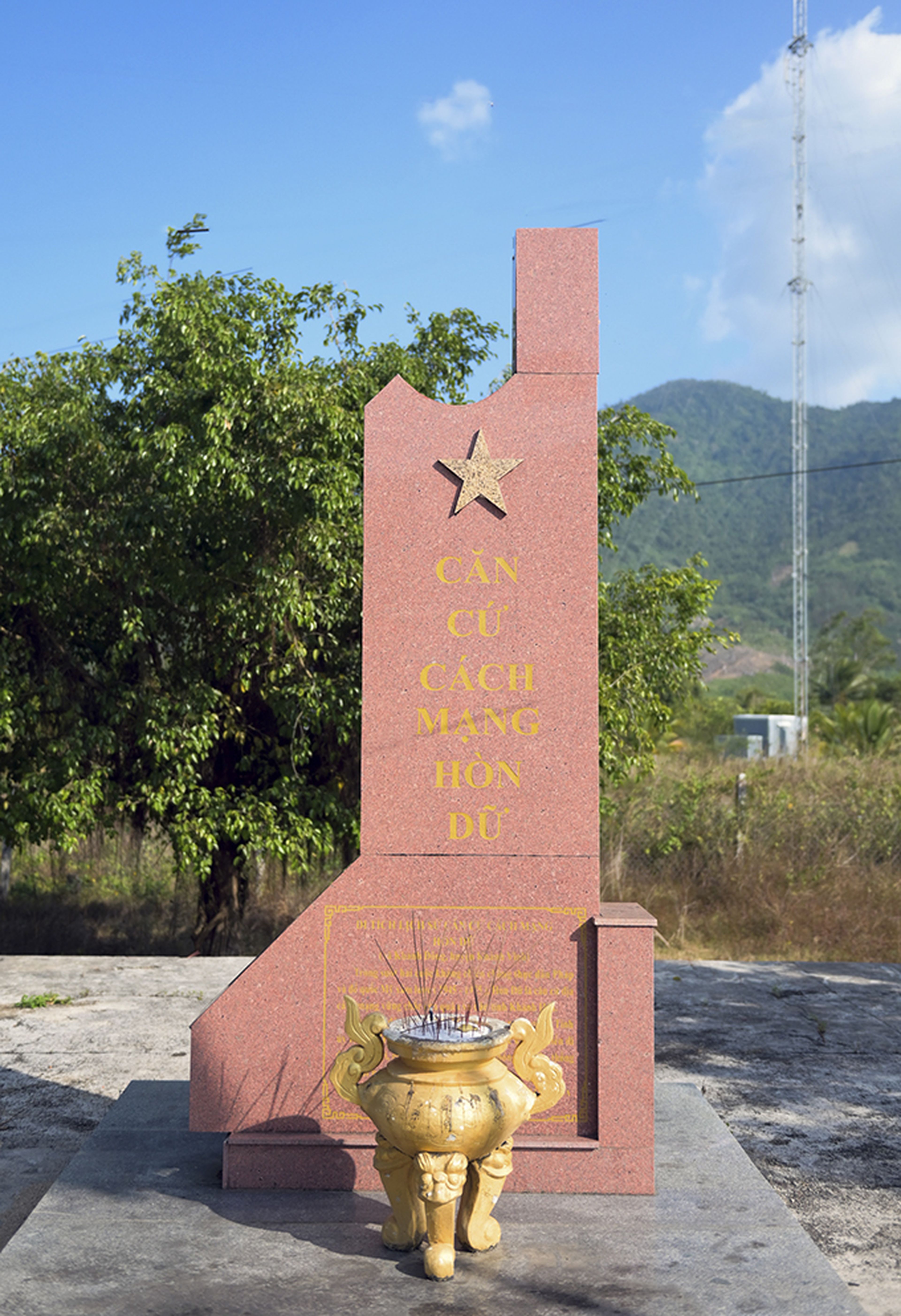 Căn cứ cách mạng Hòn Dù - Hình 1