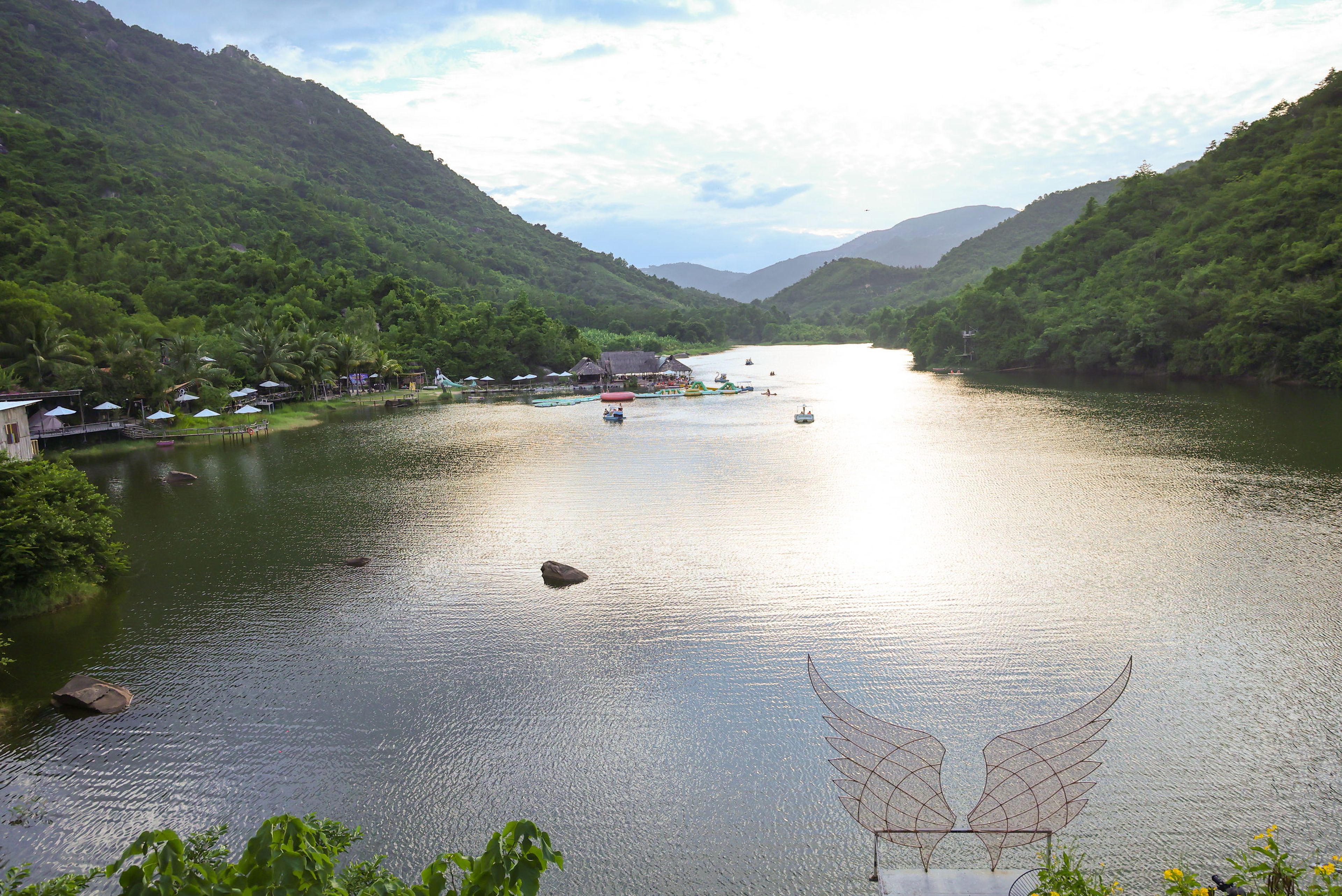 Kenh Ha Lake - Hình 6