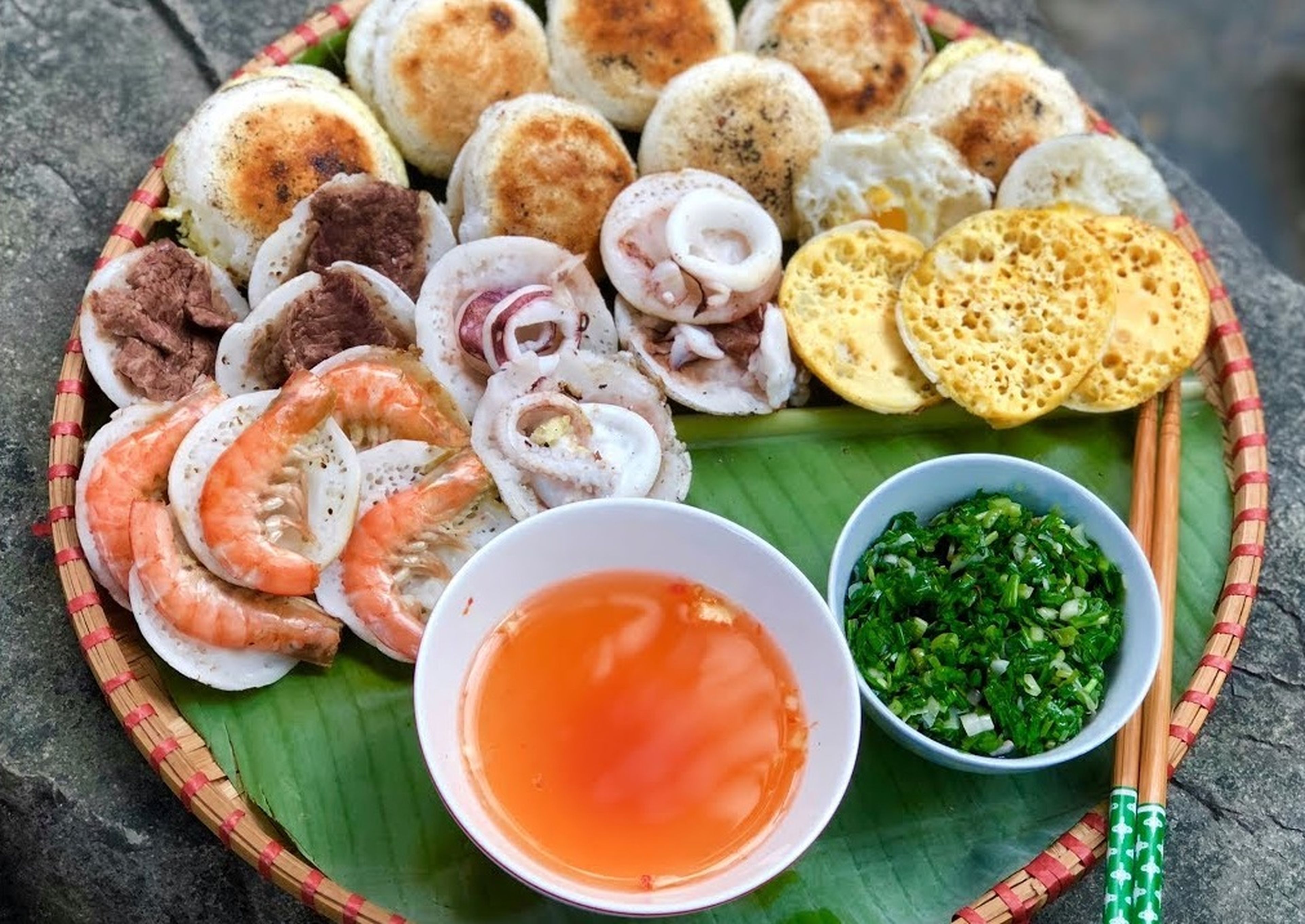 Nha Trang Banh Can: A crispy melody from a piping hot clay mold - Hình 1