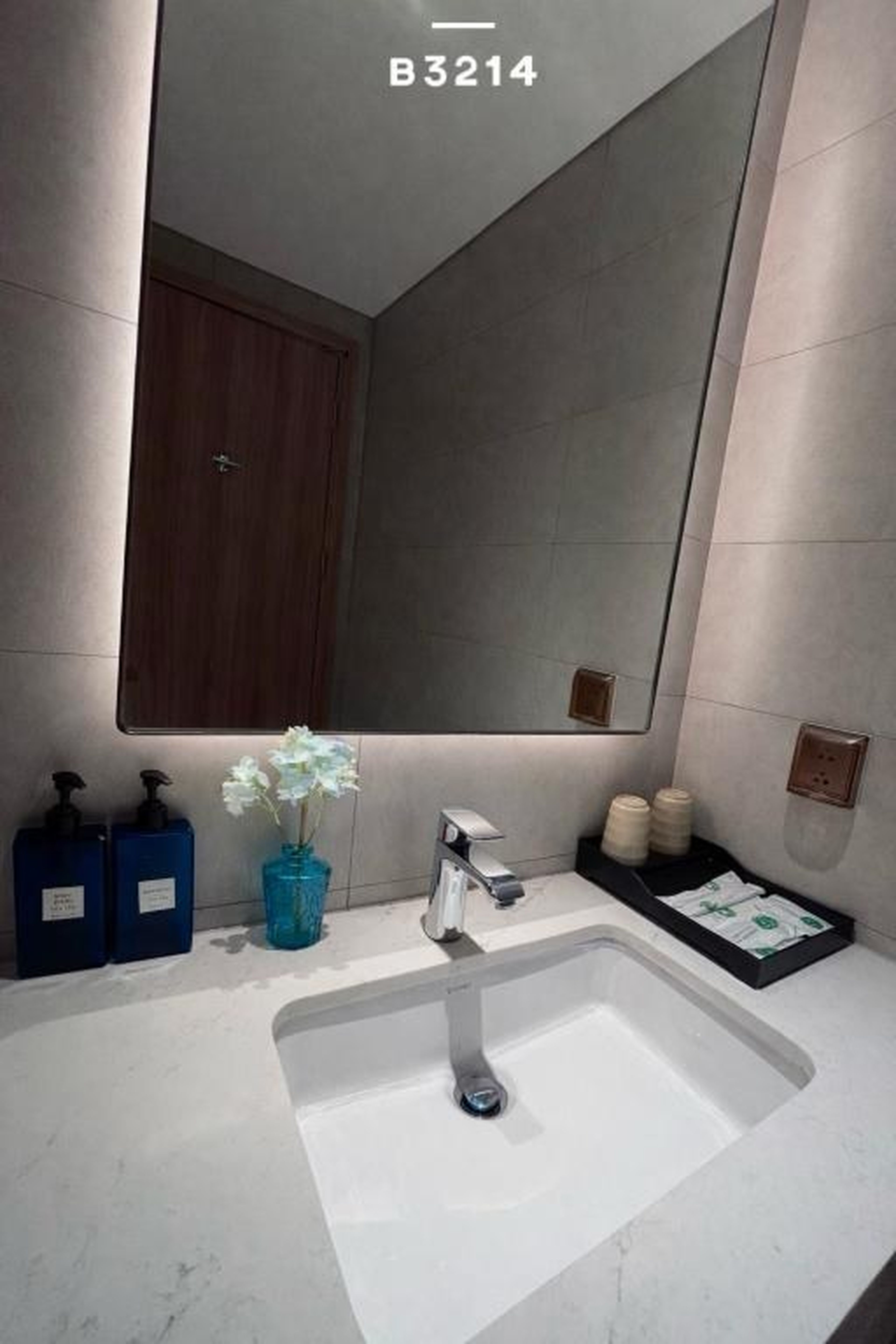 A La Carte Ha Long Oceanview Panoramic 2BR2WC 75m2 Suite with balcony - Hình 2