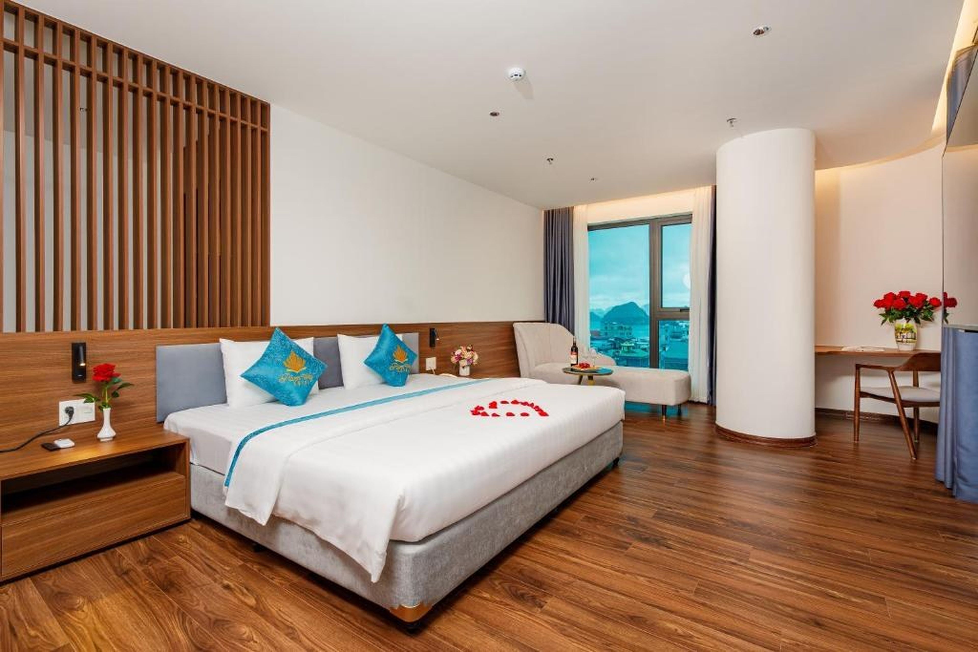 River Way Hotel Ha Long - 500m to Beach - Hình 7