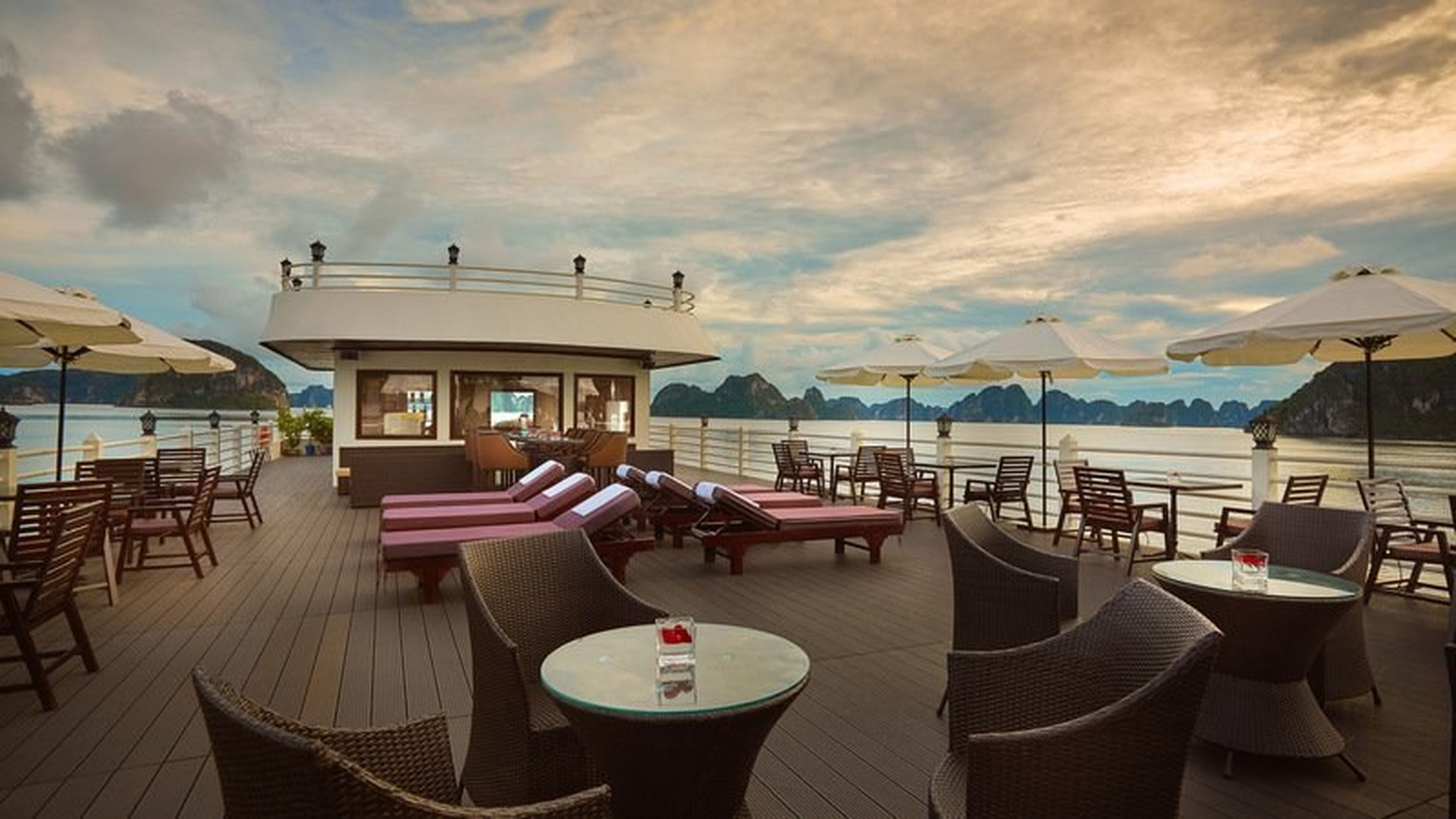 Top 5 luxury hotels and cruises in Ha Long Bay with attractive deals - Hình 6