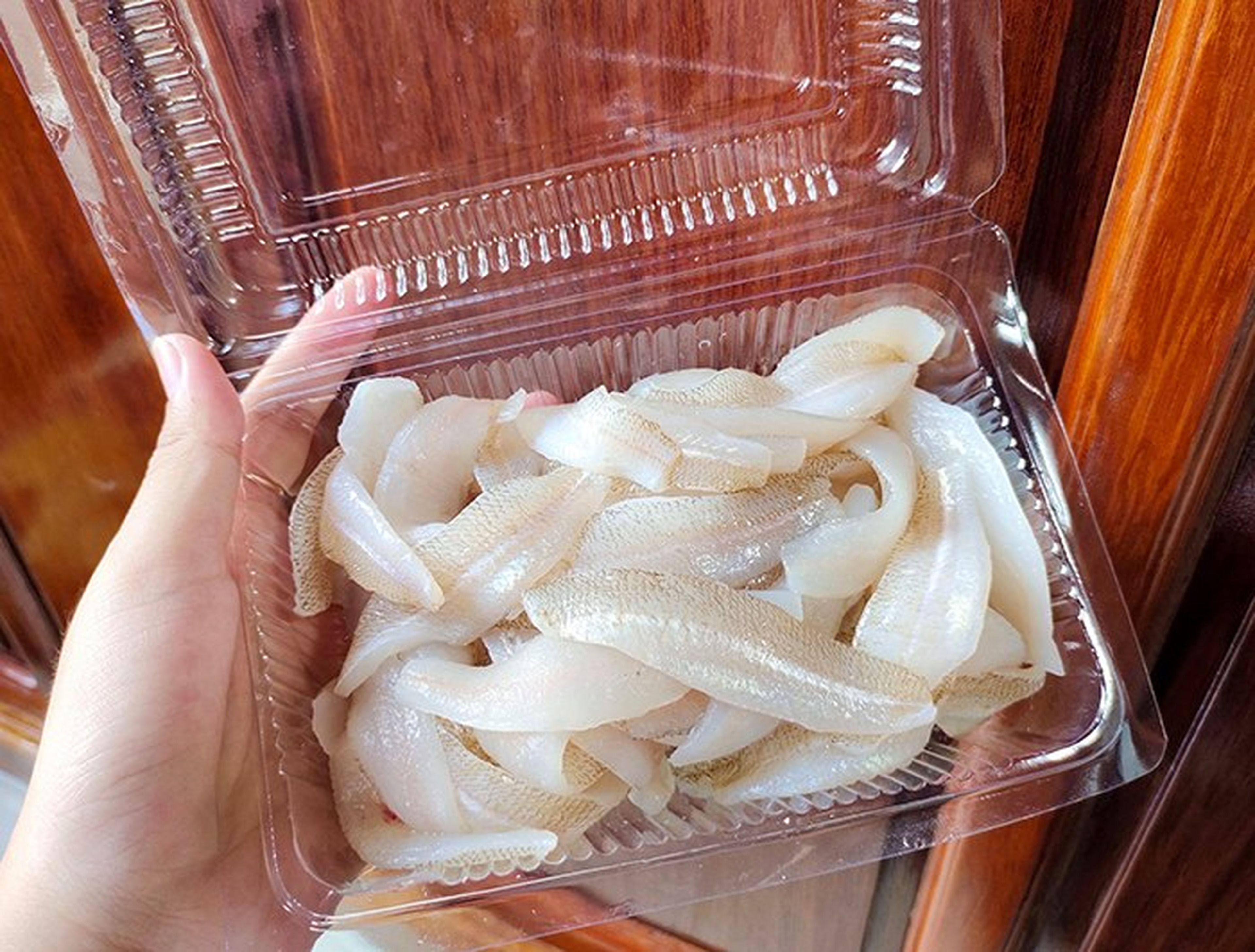 꽝닌에서 거부하기 힘든 별미, 민쩌우 보리멸 회무침 - Hình 2