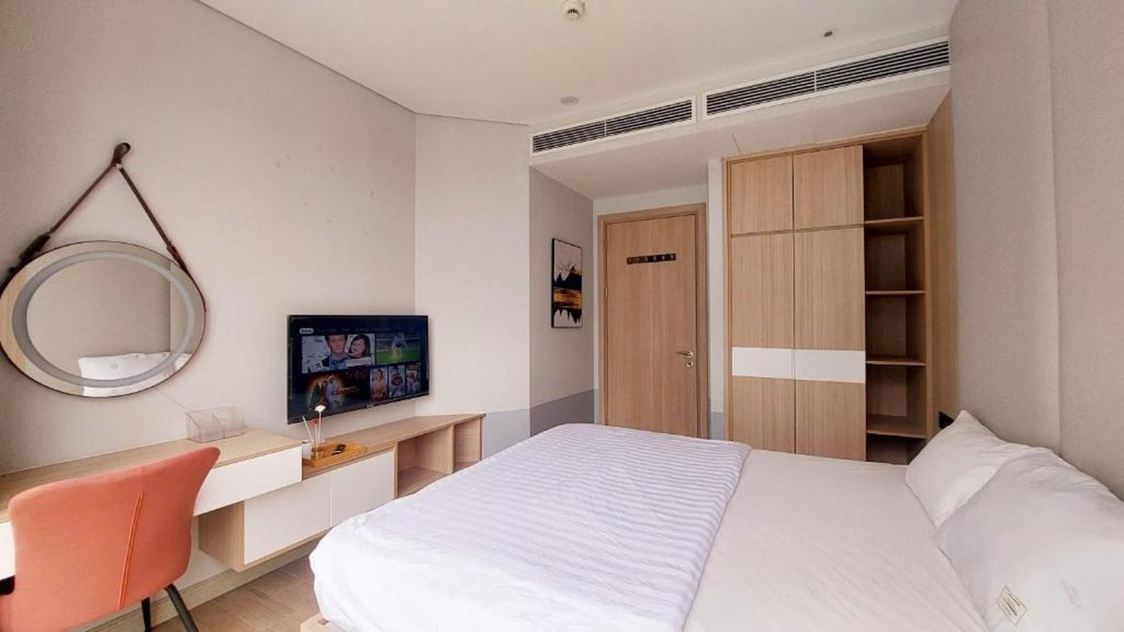 Sweet Home - Homestay apartment system at Citadines Marina Ha Long building - Hình 48