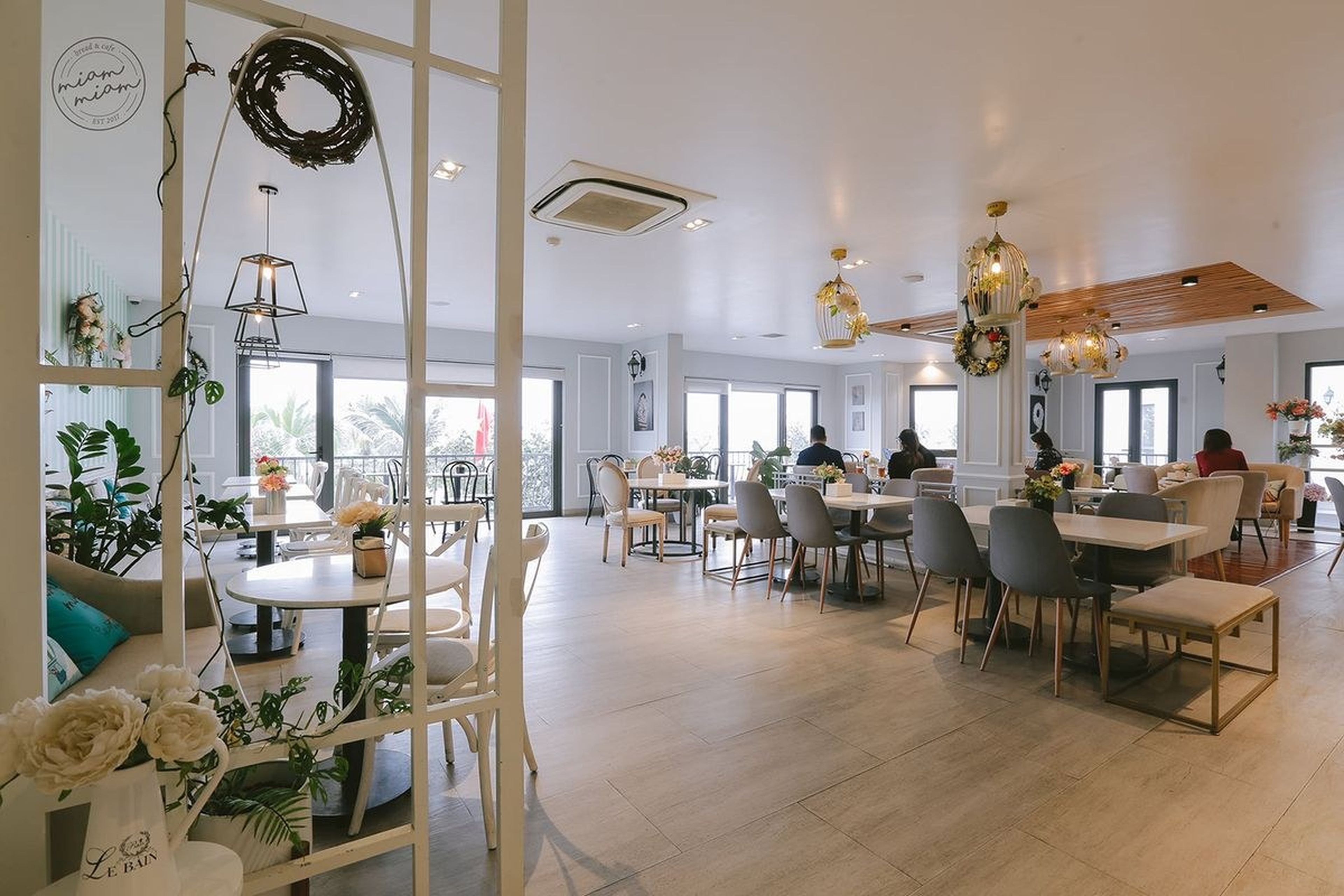 Miam Miam Bread & Cafe - Tiệm bánh trà mộng mơ - Hình 3