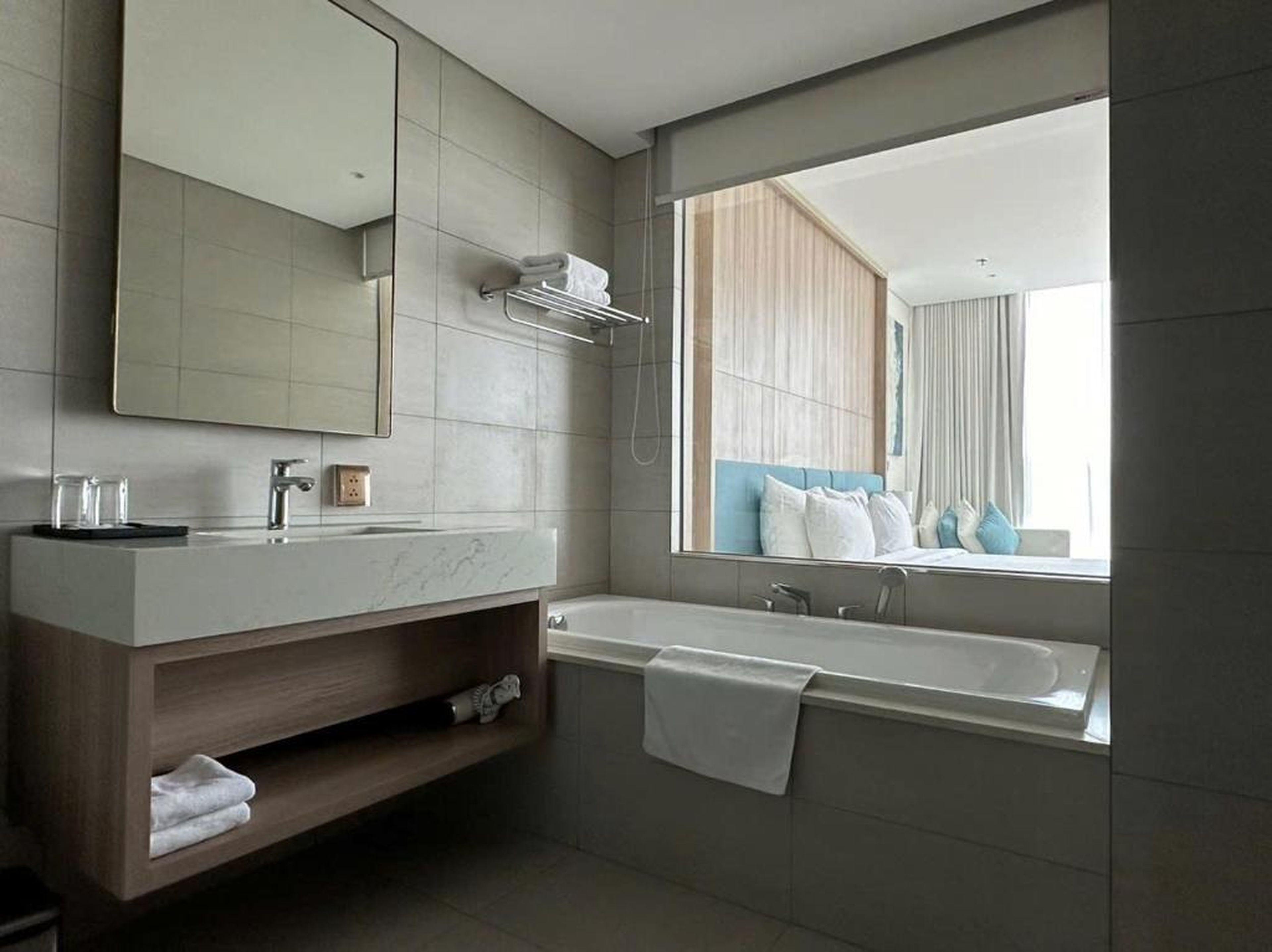 A La Carte Ha Long Bay - Sea View Apartment - Hình 36