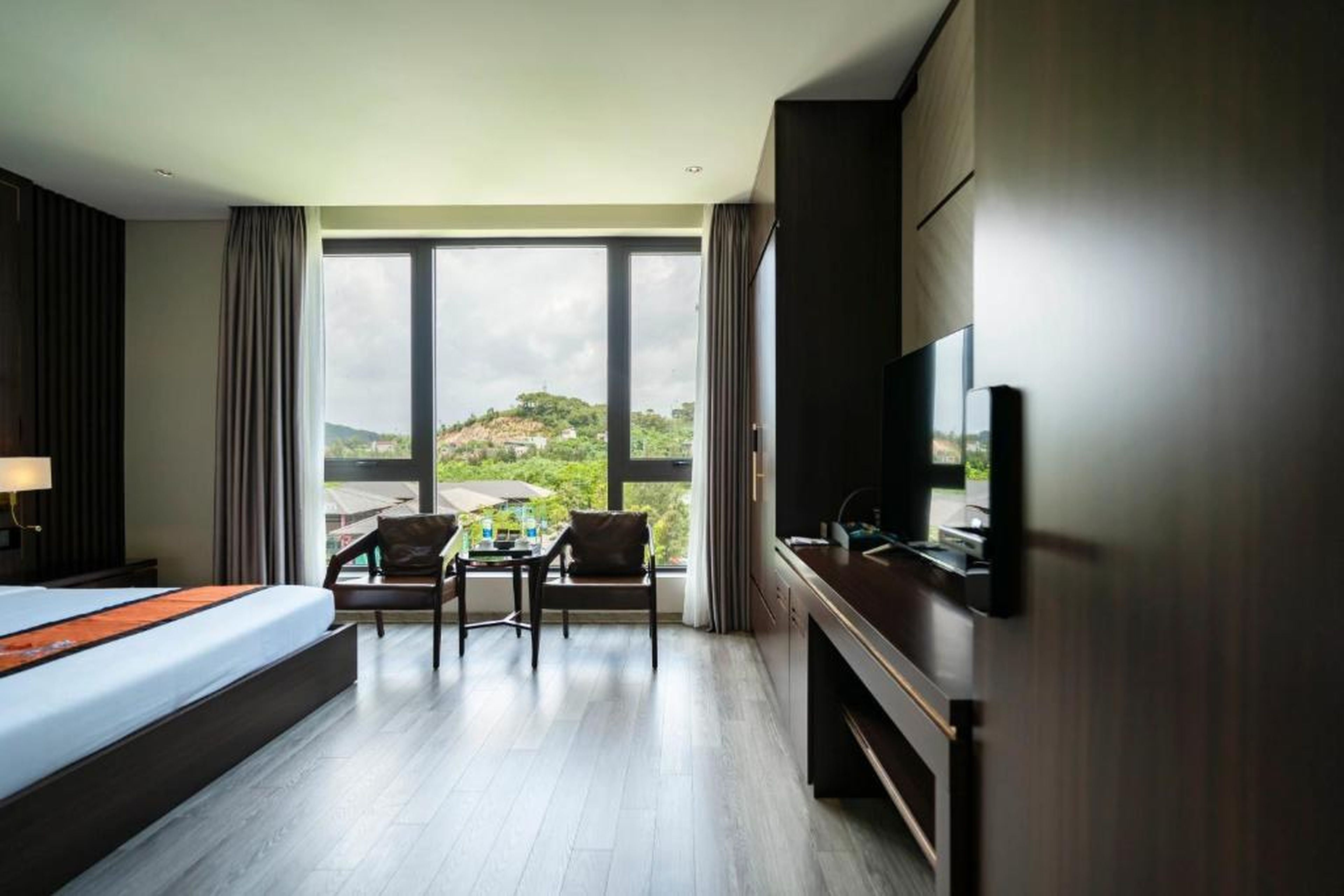 Ruby Hotel Van Don - Hình 43
