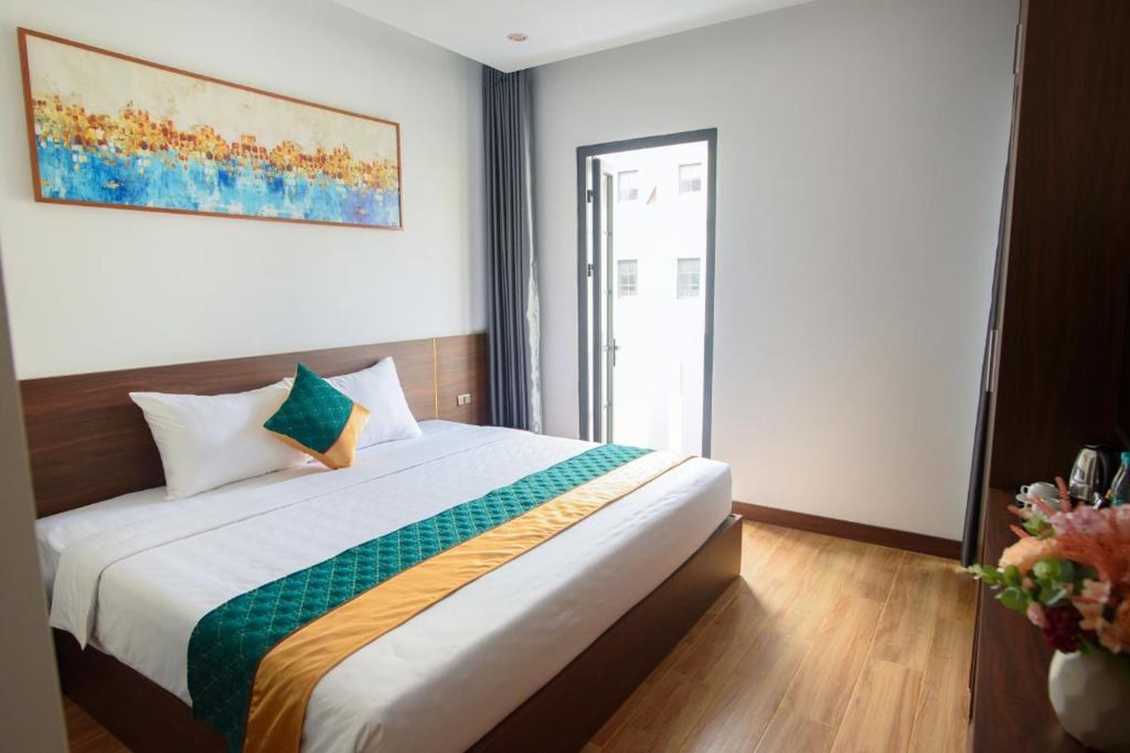 Maris Hotel & Coffee Ha Long - Hình 19