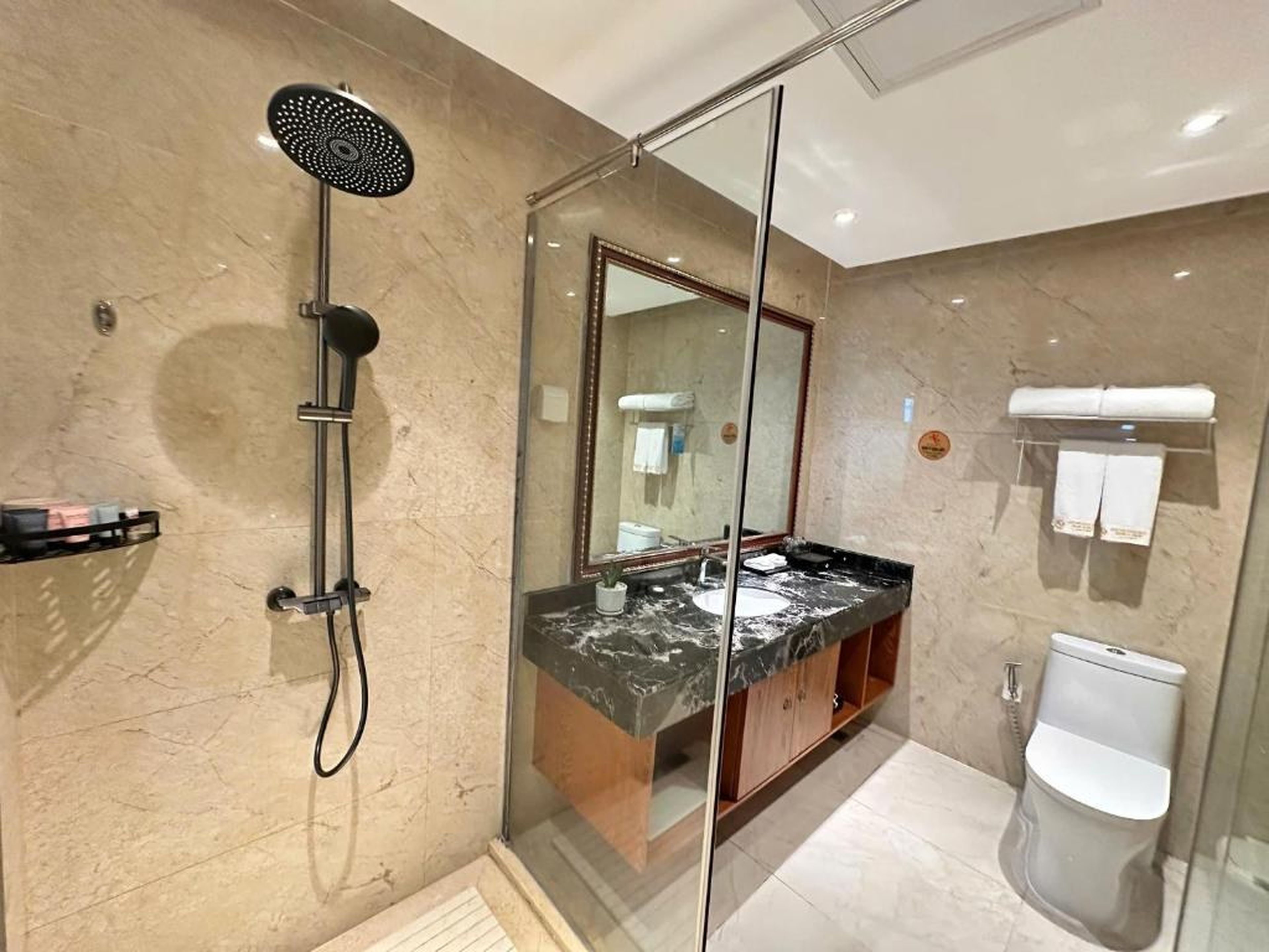 Hồng Vận Grand Hotel Móng cái - Hình 13