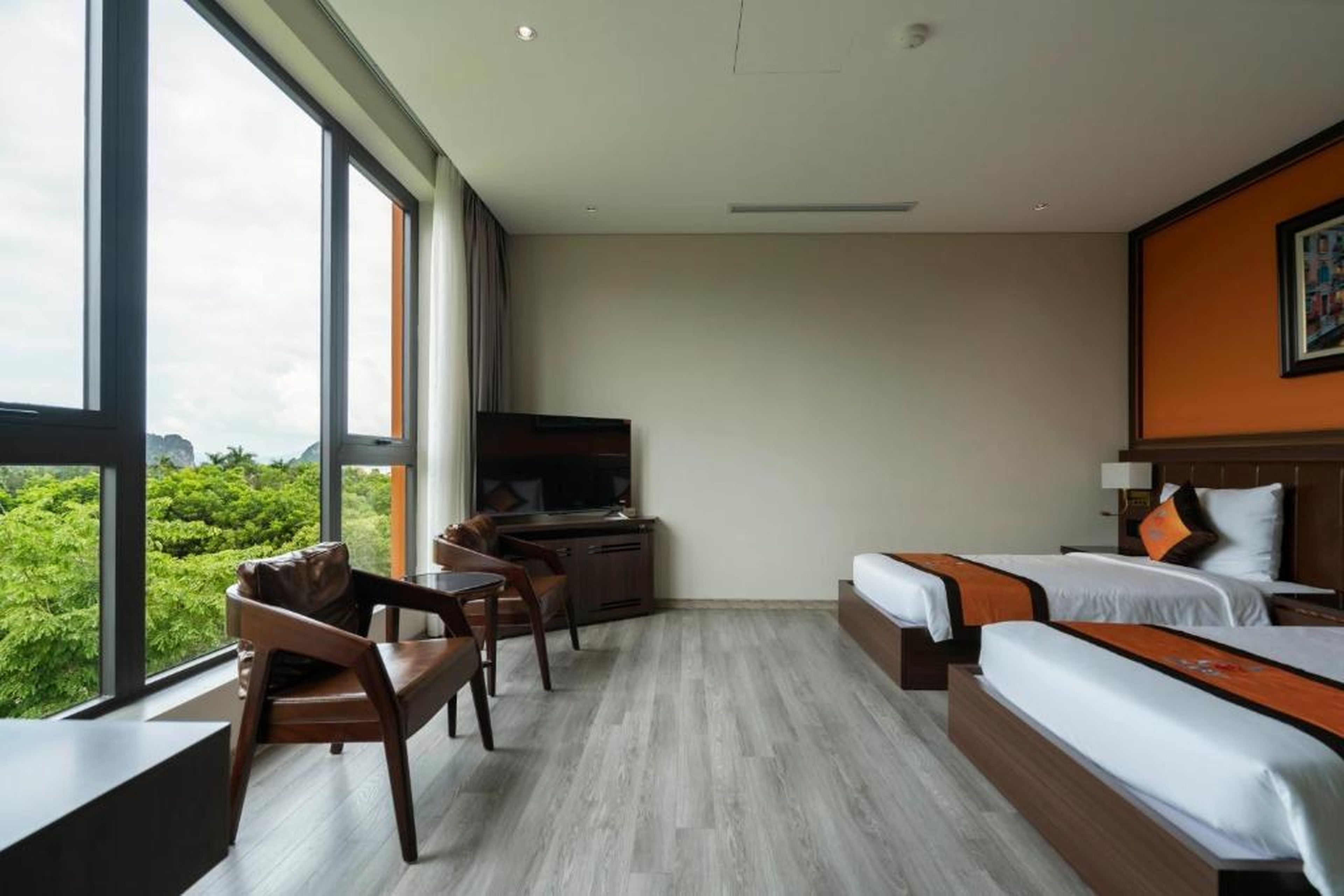 Ruby Hotel Van Don - Hình 28