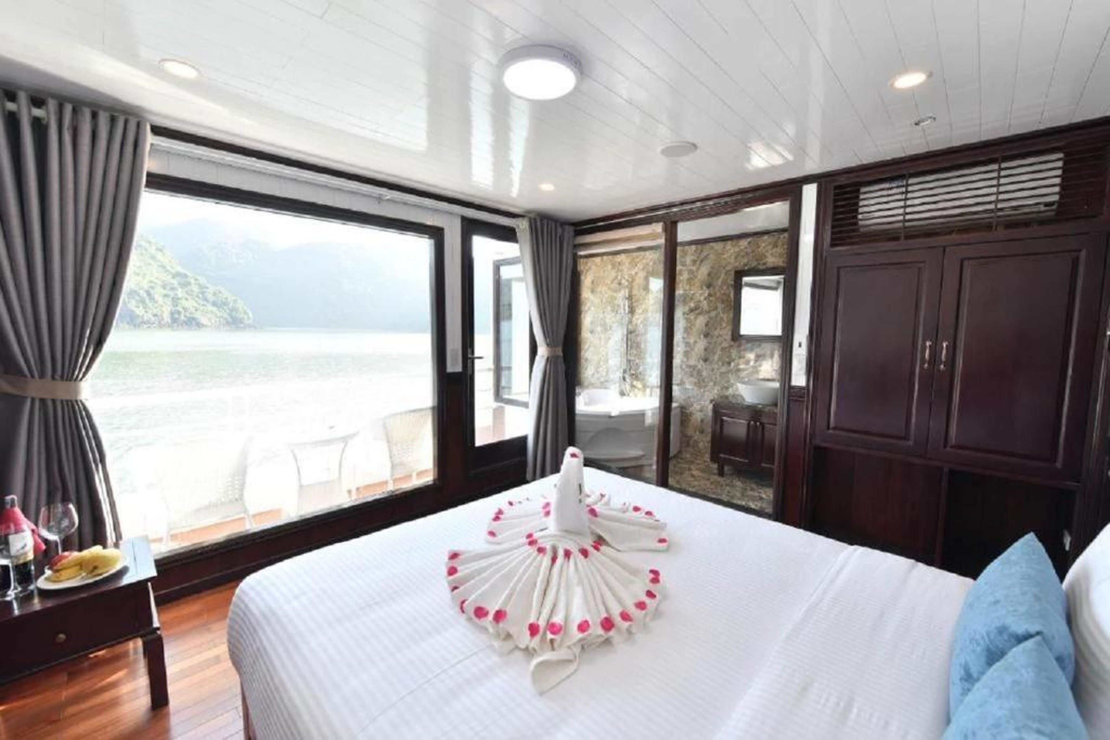 Halong Sapphire Cruises - Hình 11