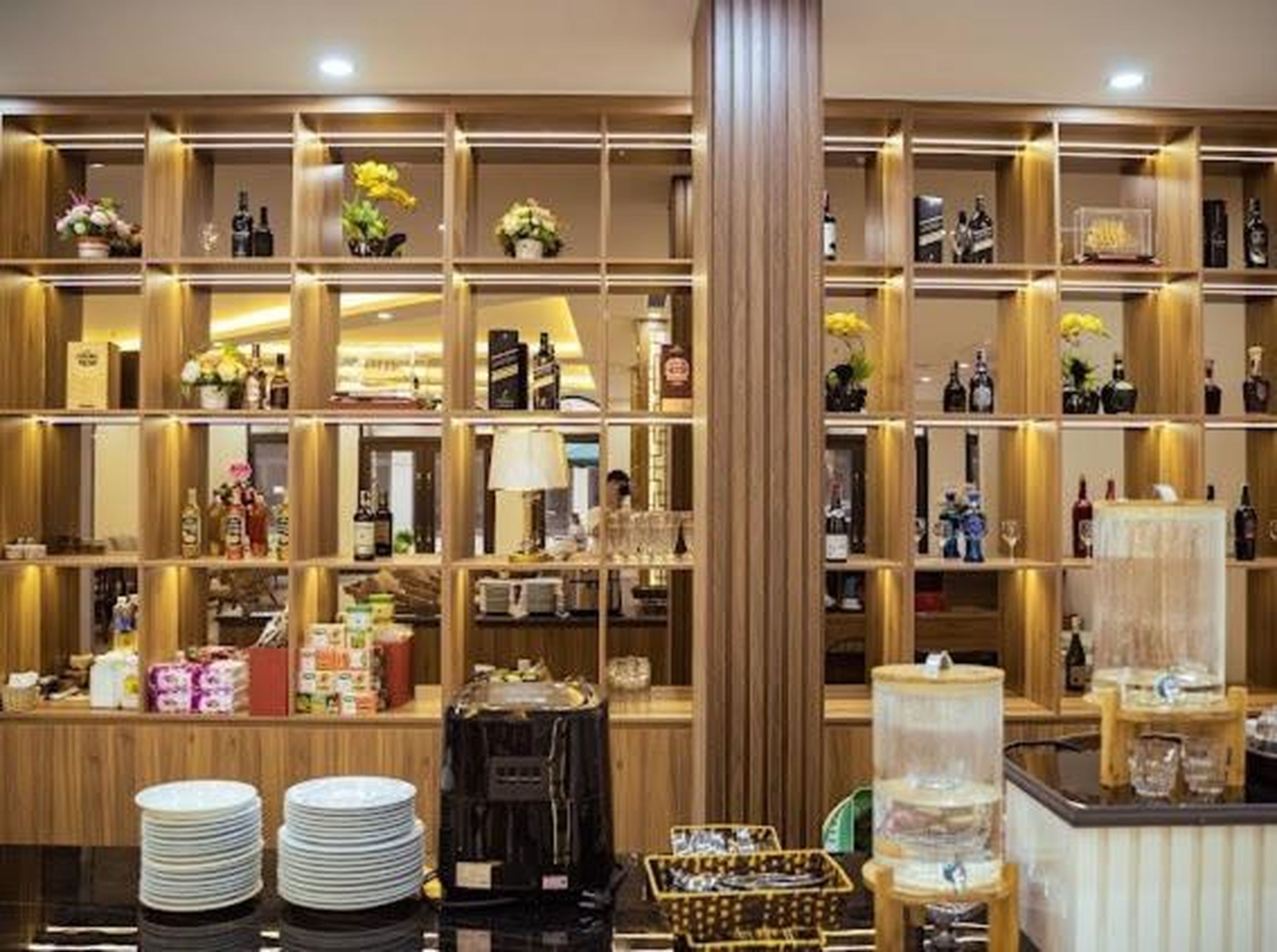 Lucasta Hotel Ha Long - Hình 27