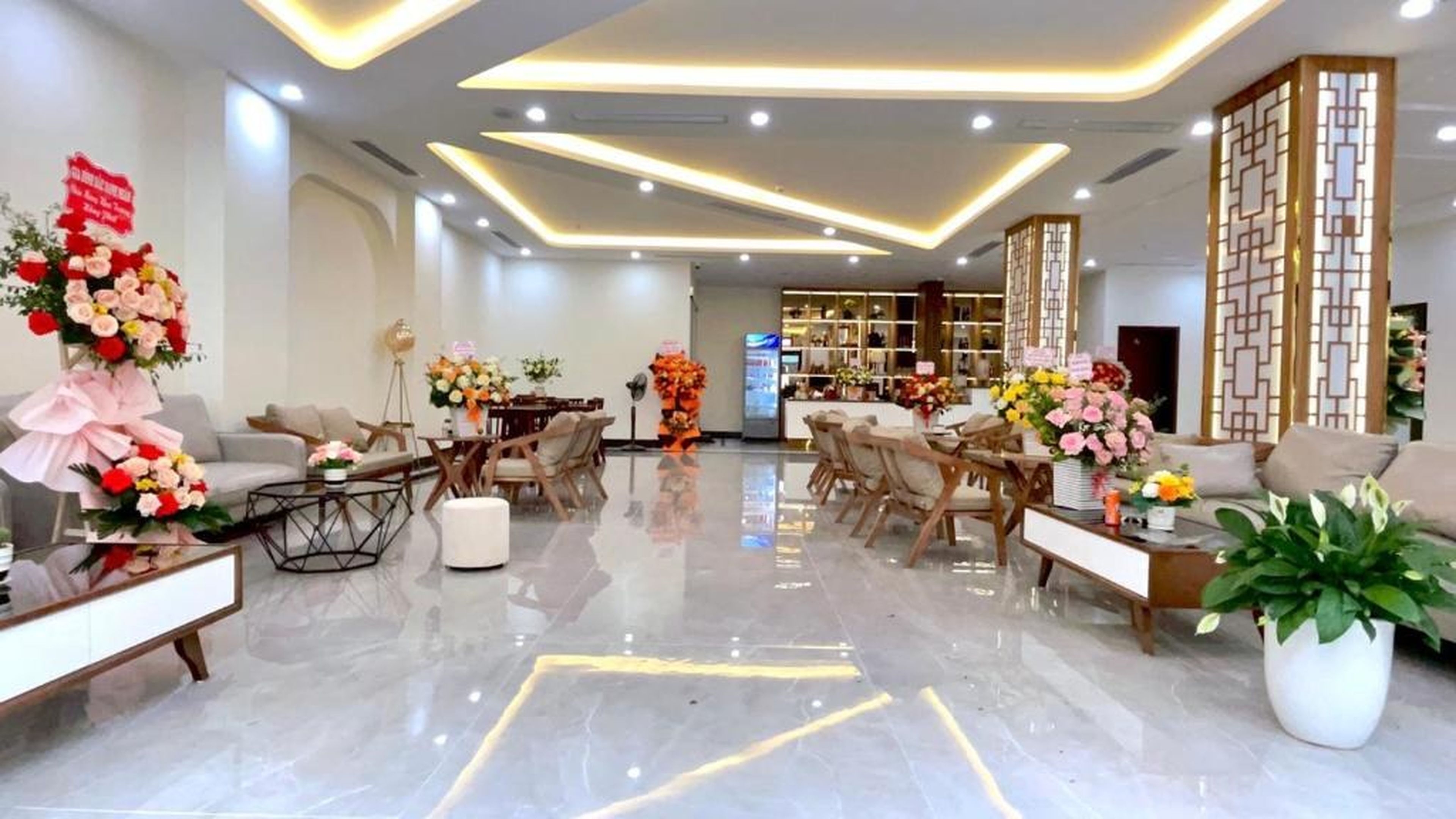Lucasta Hotel Ha Long - Hình 16