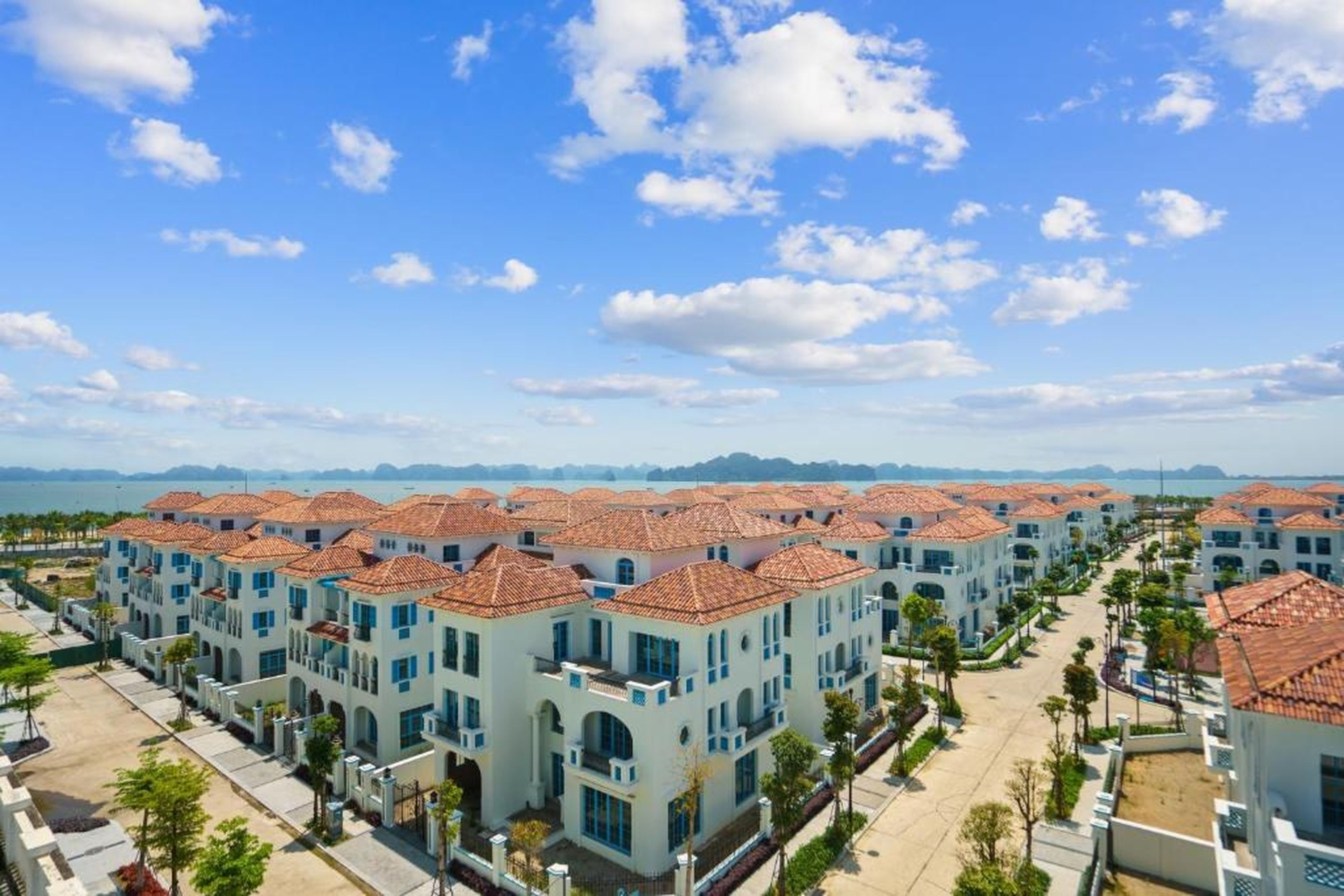 The Enchanted Ha Long Hotel - Bai Chay Beach - Hình 16
