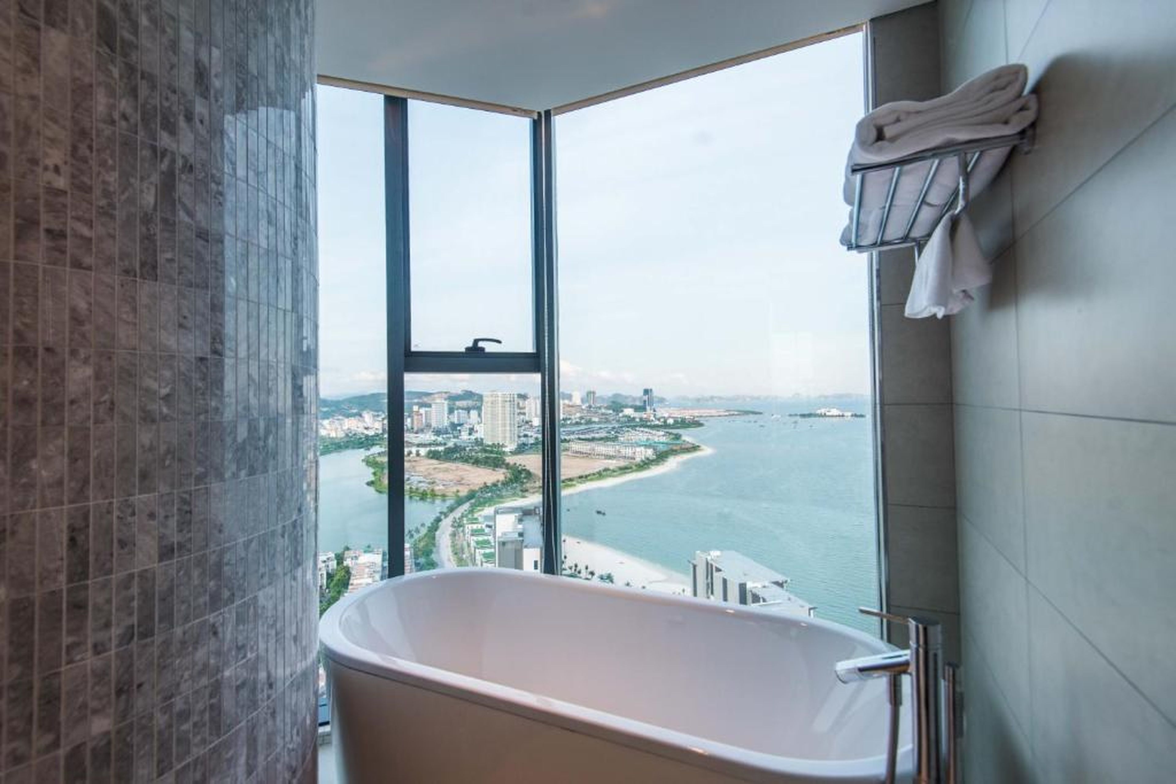 A La Carte Ha Long Bay Managed by Anstay - Hình 18