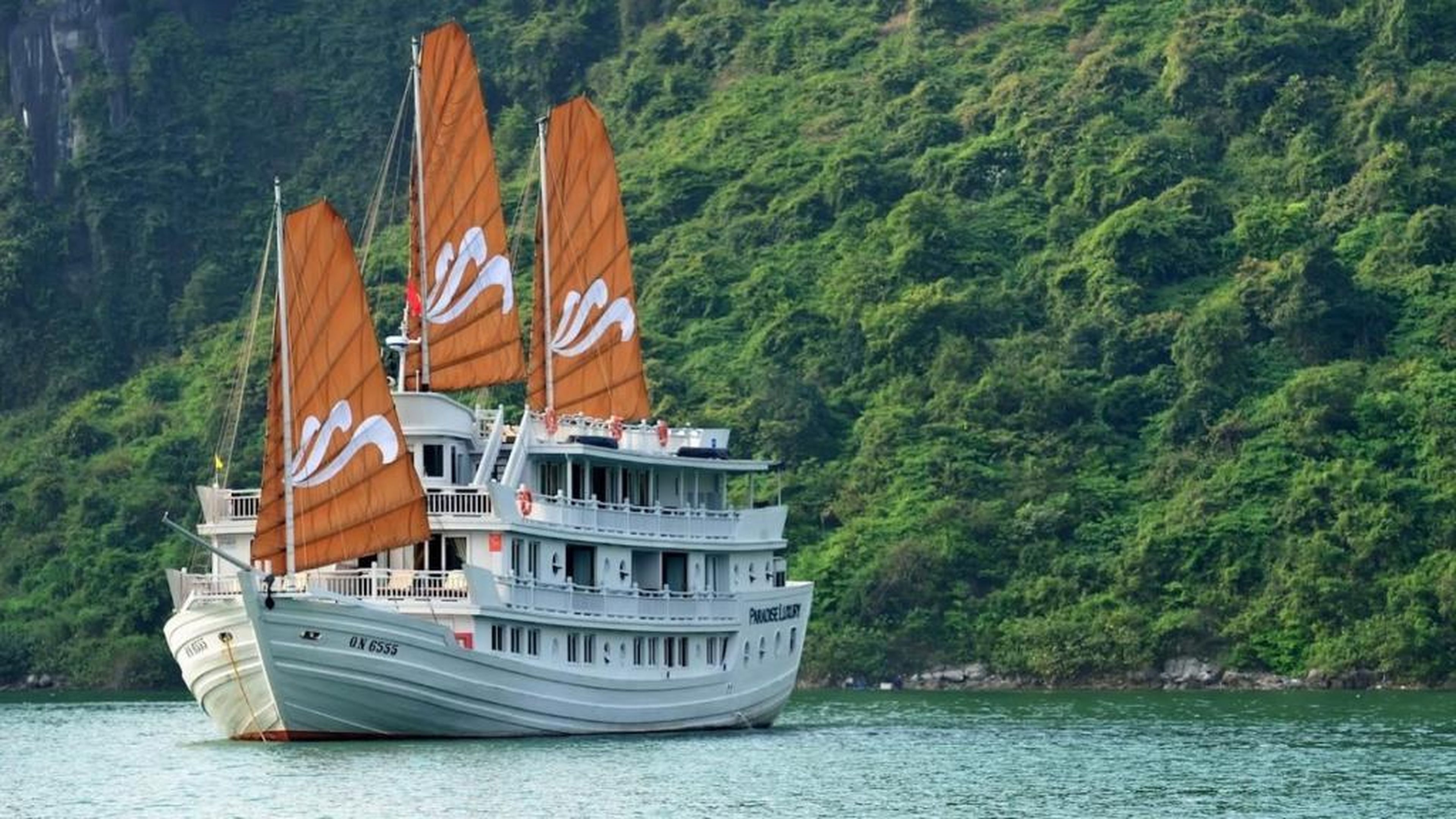 Halong & Bai Tu Long Cruises - Hình 2