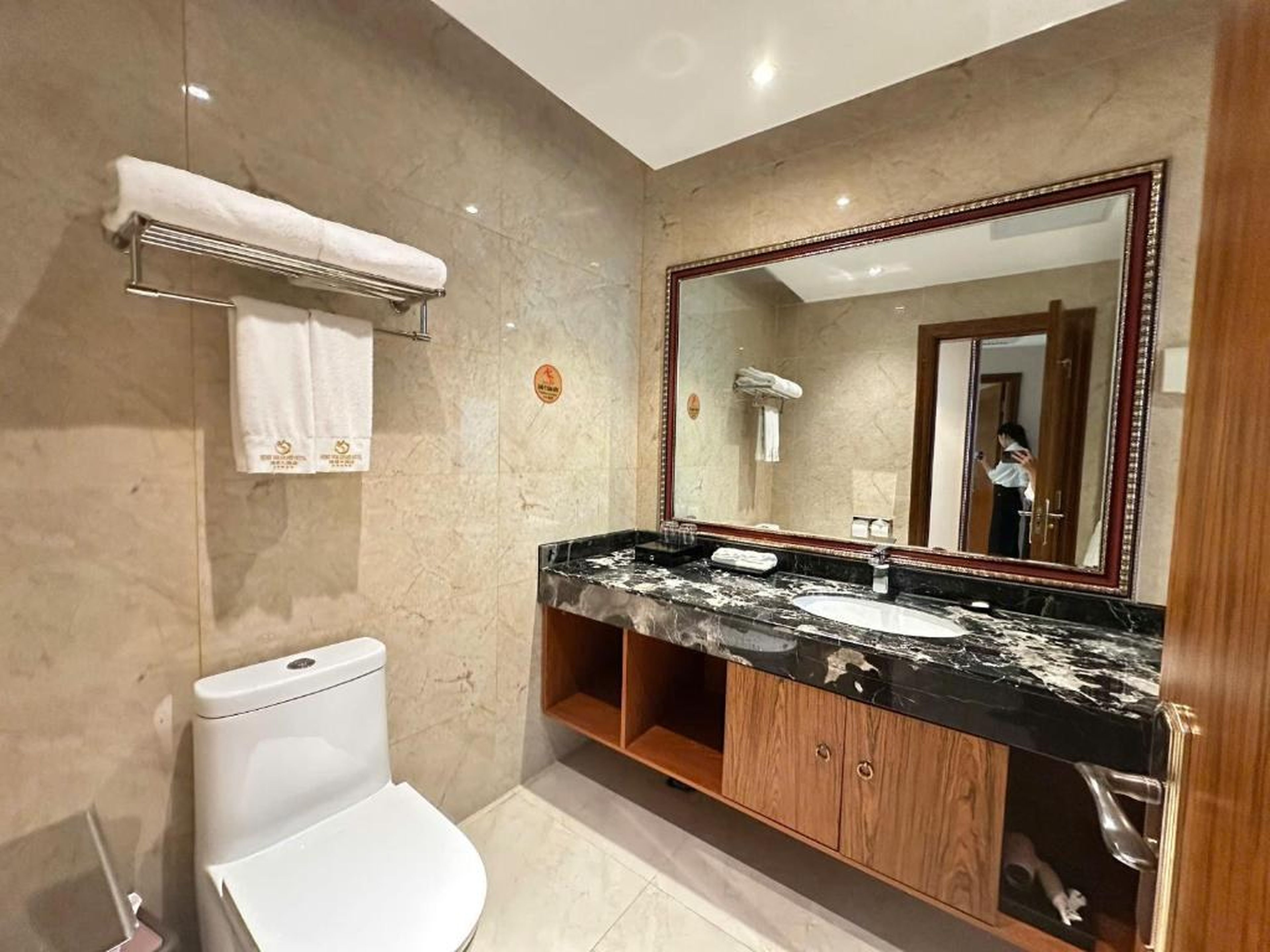 Hồng Vận Grand Hotel Móng cái - Hình 18