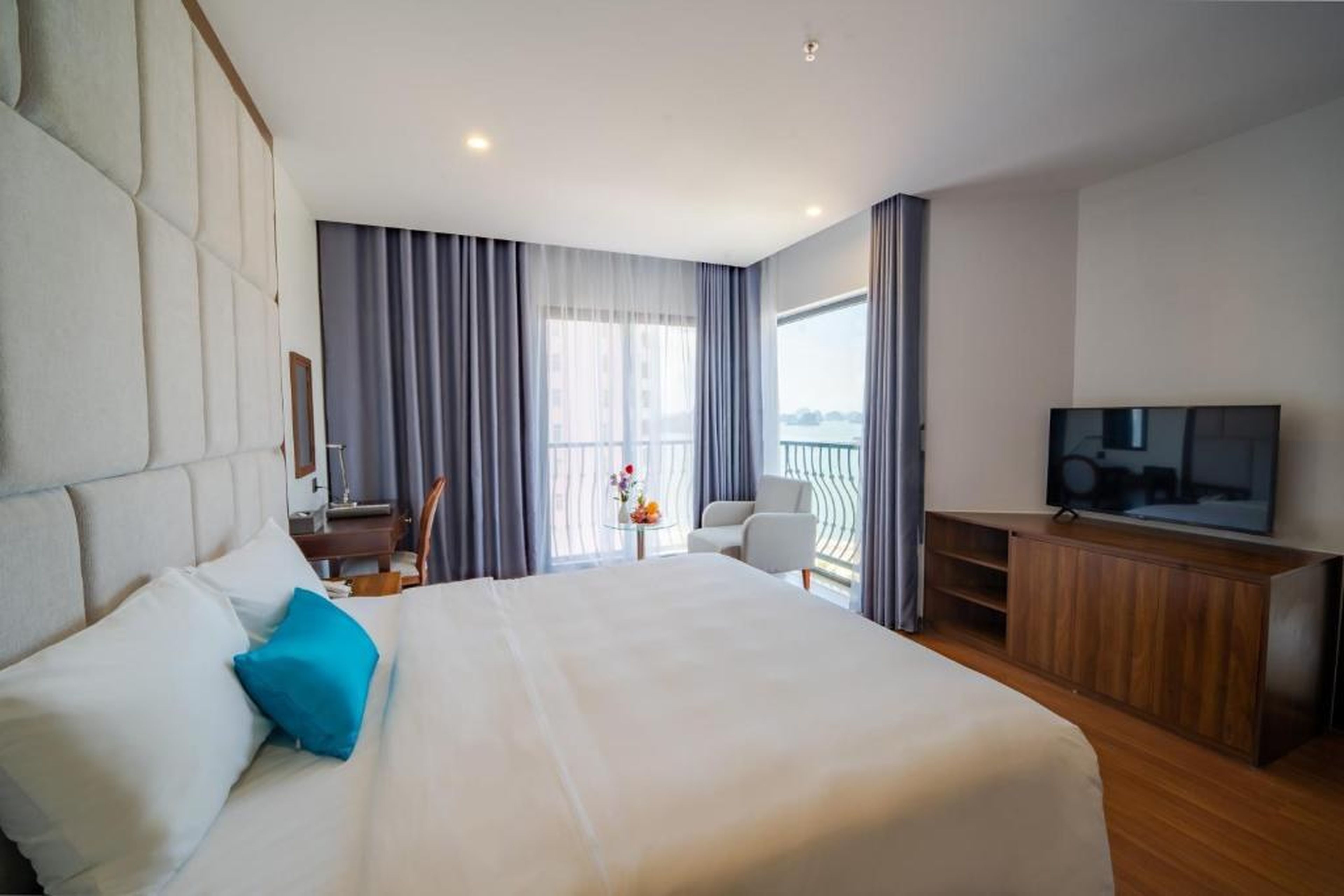 Paddington Hotel Halong Bayview - Hình 12