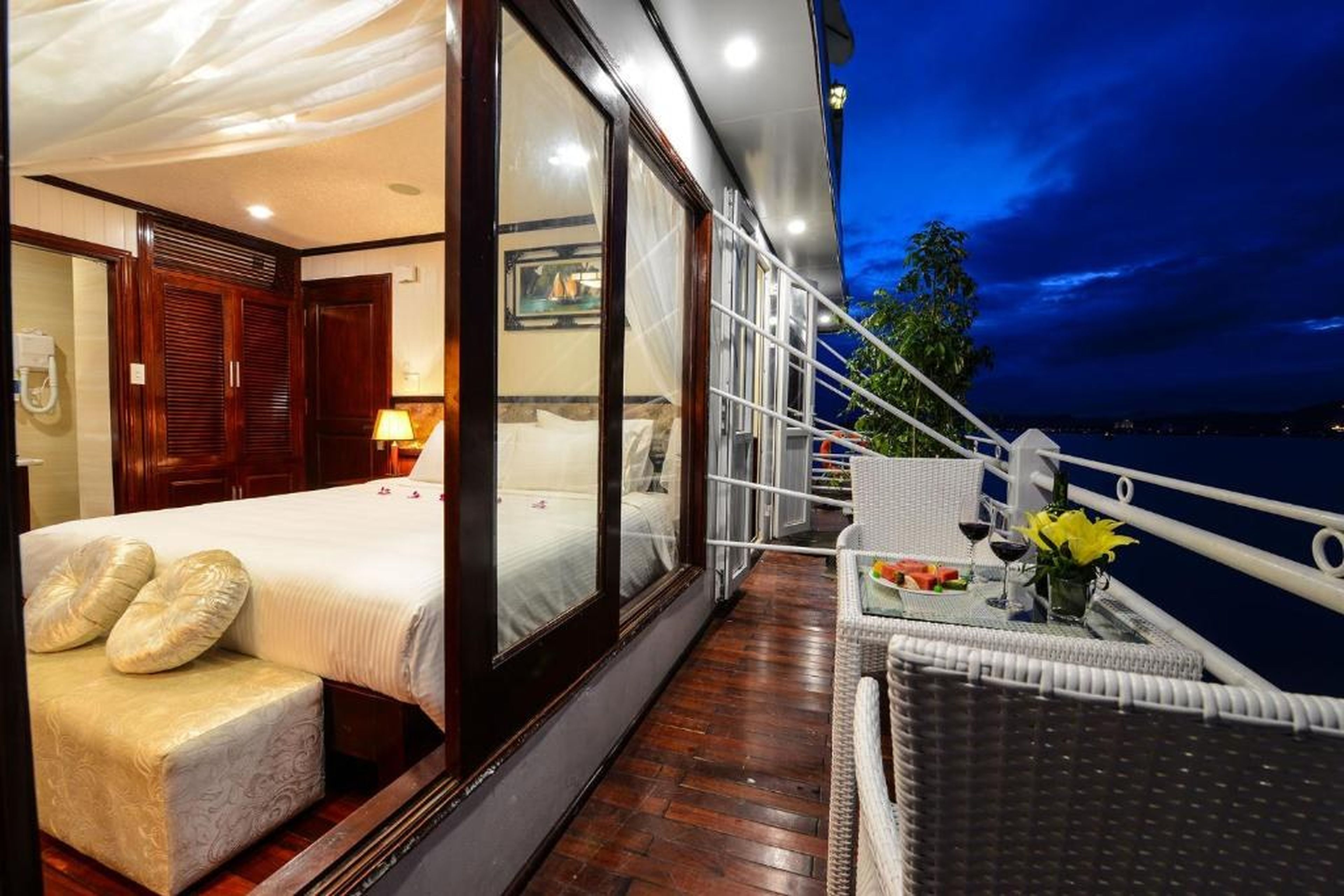 Swan Cruises Halong - Off-the-Beaten-Path Route - Hình 16