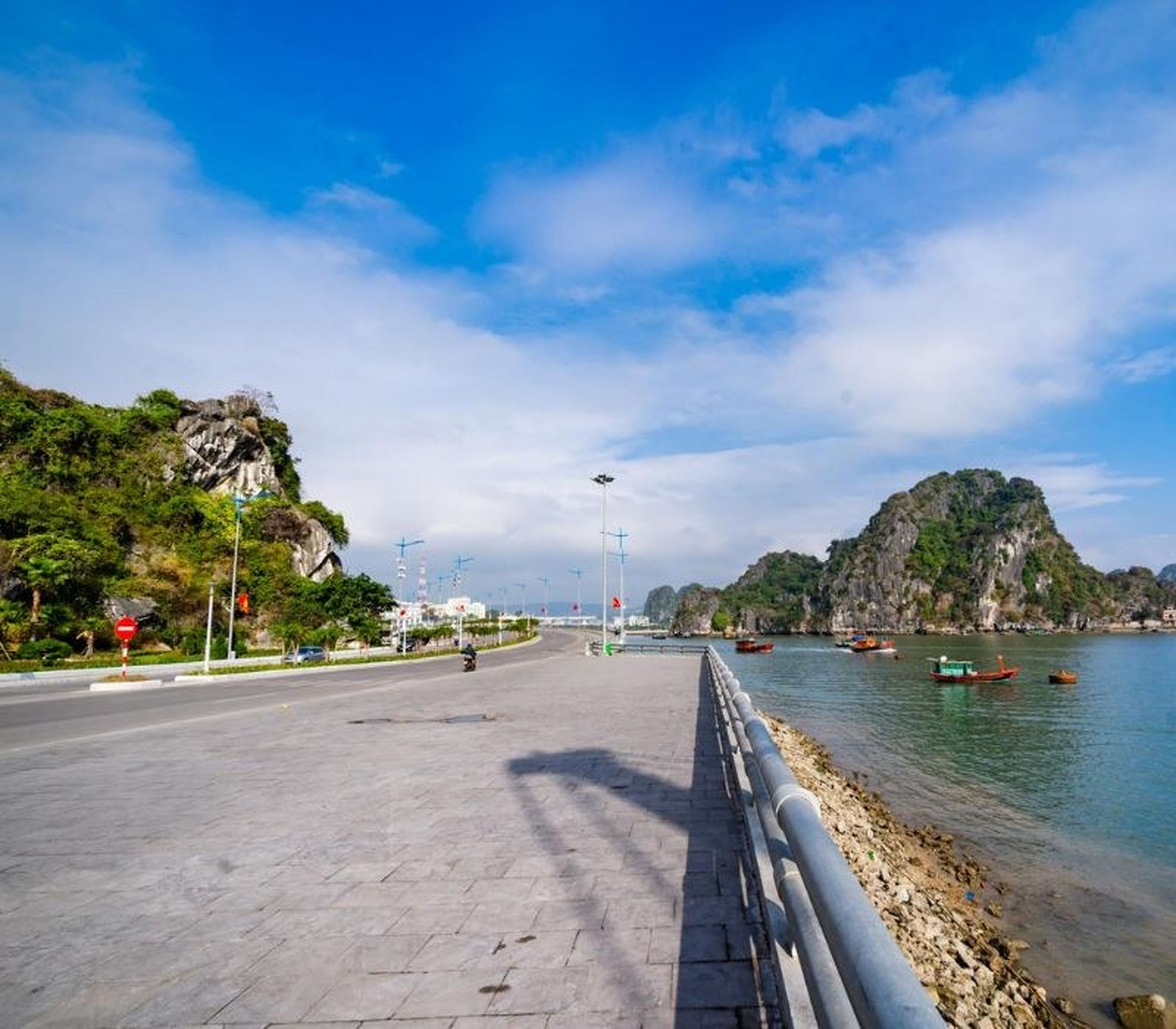 Cung đường bao biển Trần Quốc Nghiễn triệu đô đẹp nhất Hạ Long có gì? - Hình 5