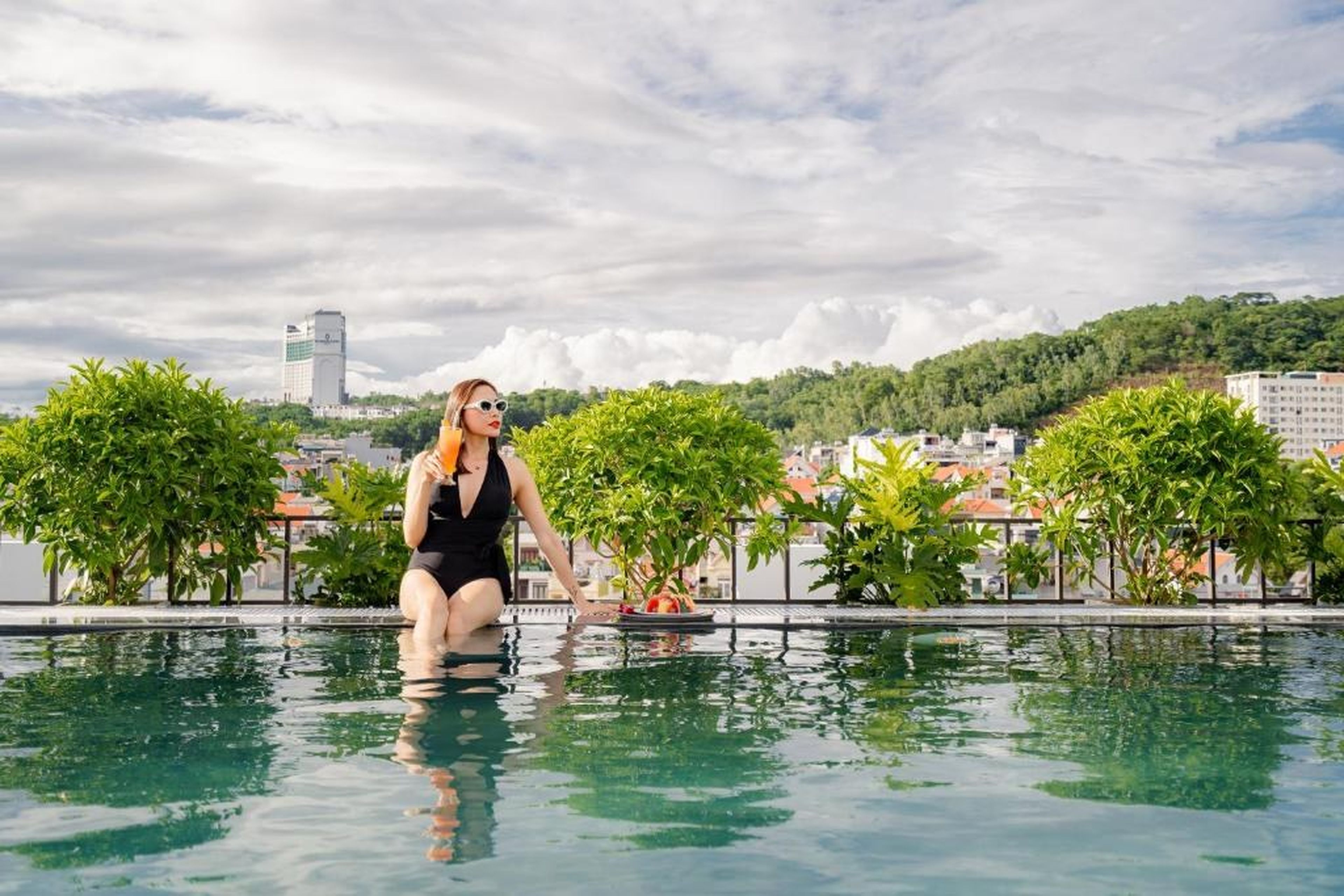 River Way Hotel Ha Long - 500m to Beach - Hình 16