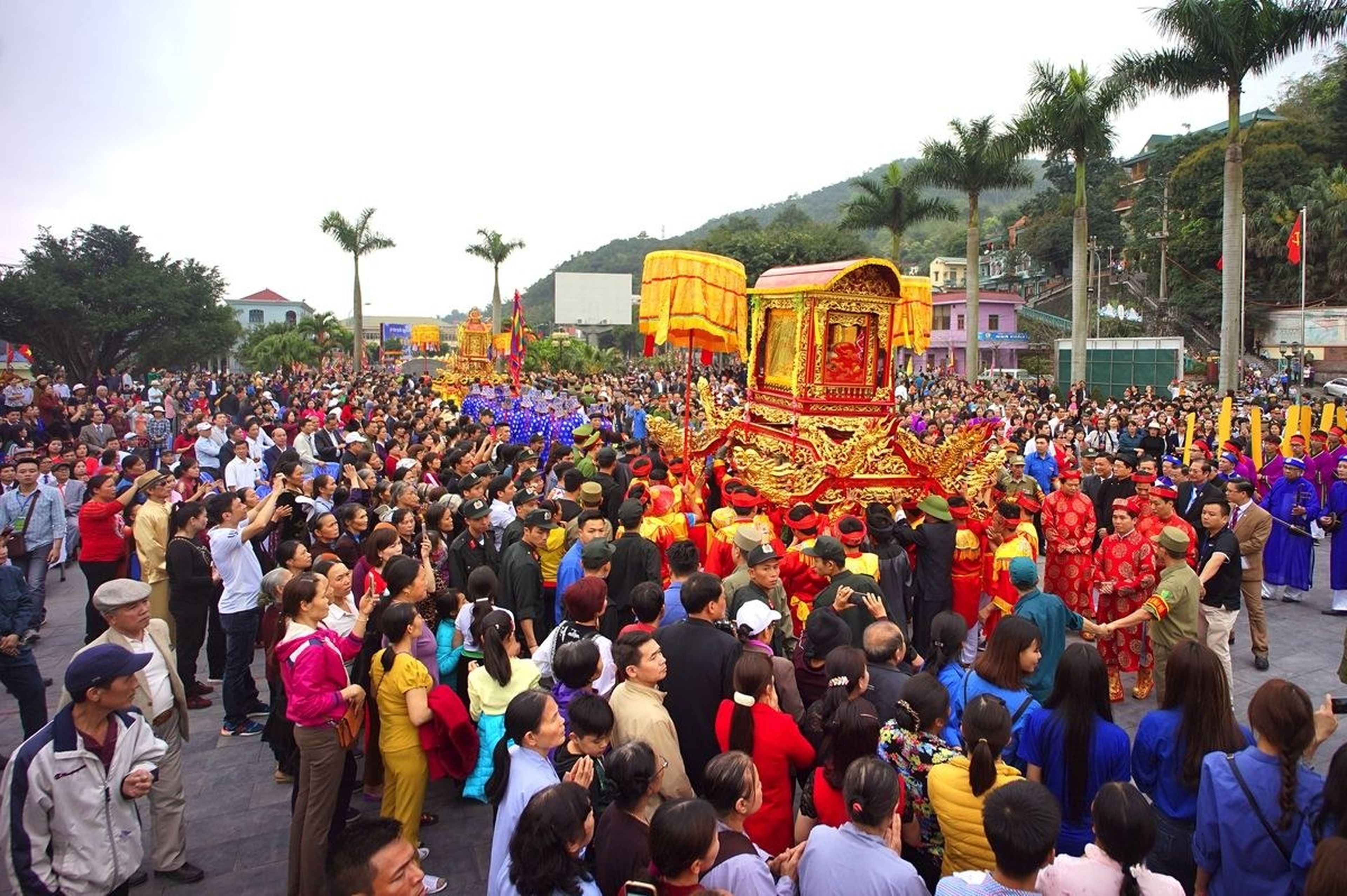 The 700-Year-Old Cua Ong Temple Complex in Quang Ninh - Hình 6
