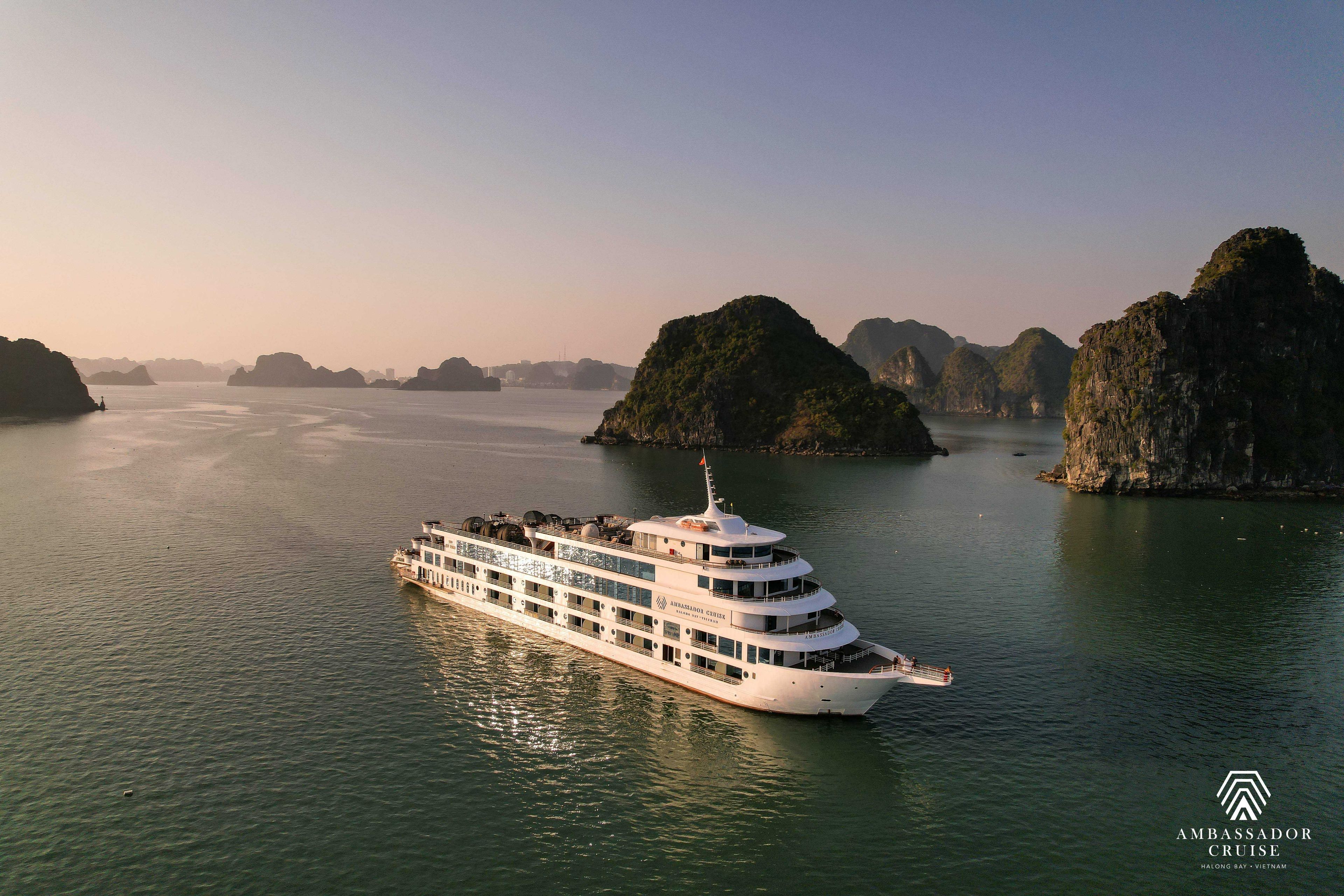 Khuyến mãi hấp dẫn trên du thuyền cao cấp Ambassador Day Cruise Hạ Long - Hình 1