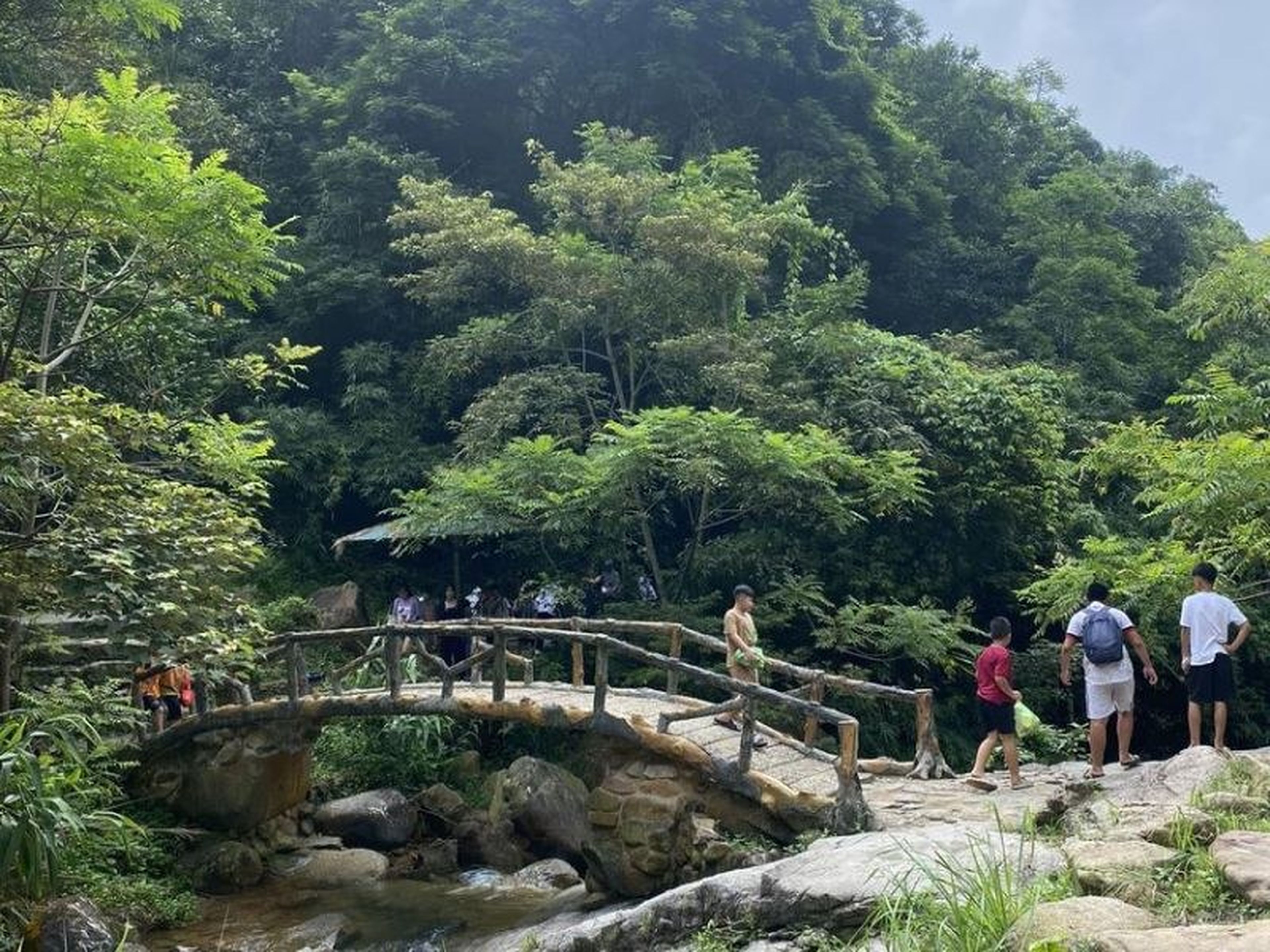 Lựng Xanh Waterfall: Quảng Ninh’s Must-Visit Check-in Spot - Hình 3