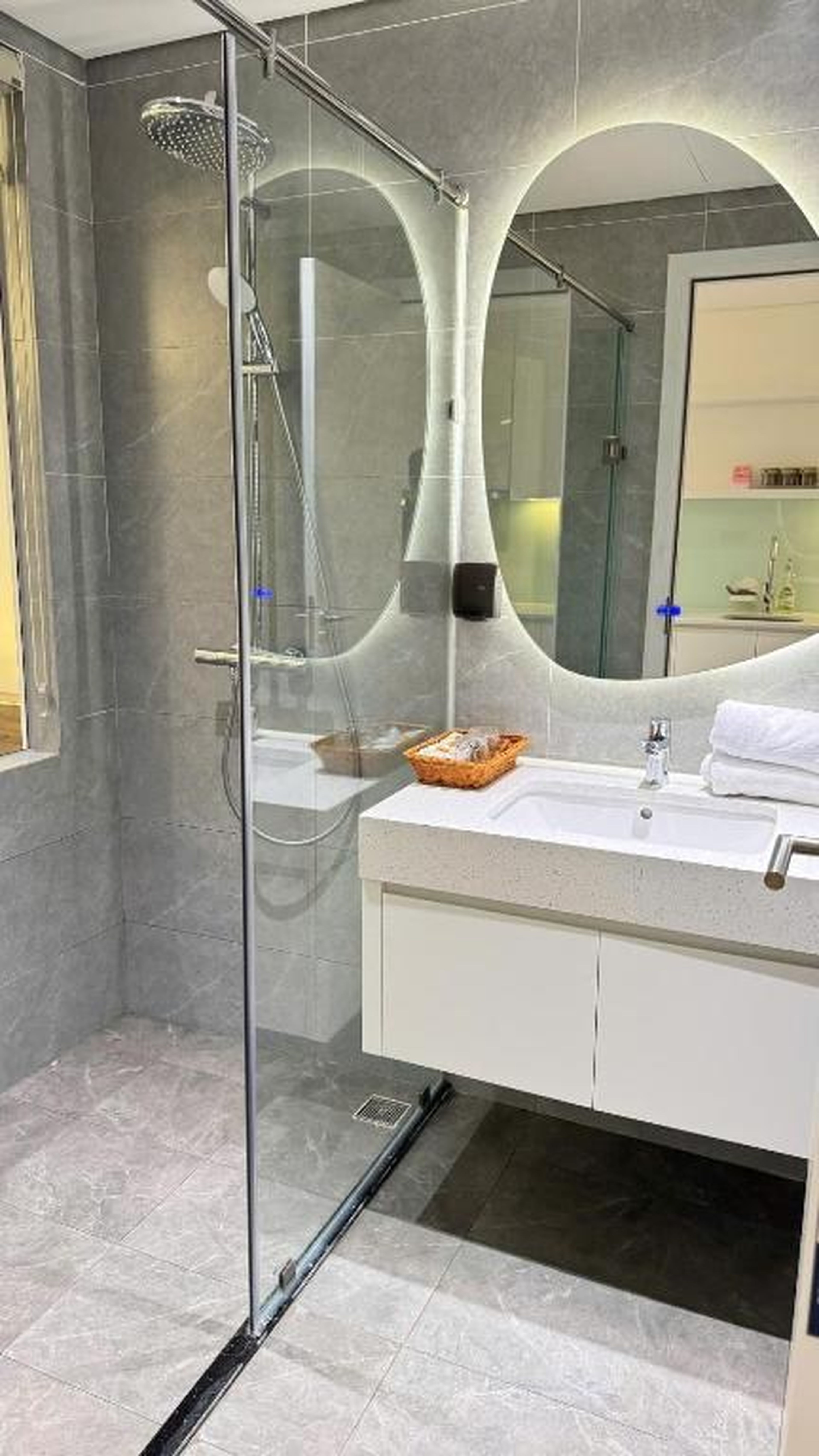 Kay Homestay 2112A Holiday Hạ Long View Biển Ngắm Pháo Hoa Nội Thất Cao Cấp - Hình 5