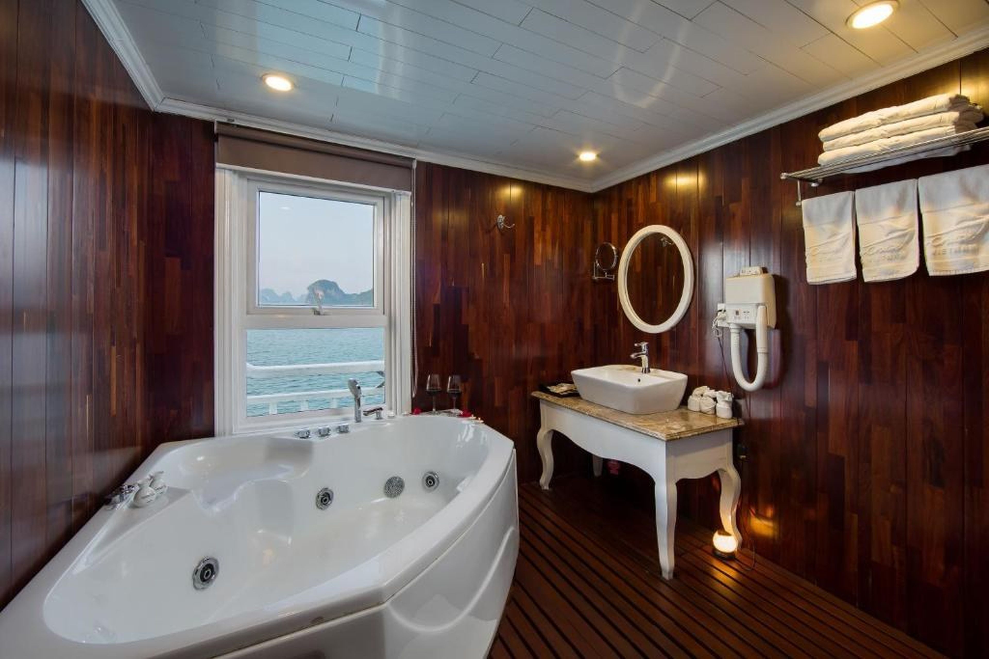 Signature Royal Halong Cruise - Hình 3