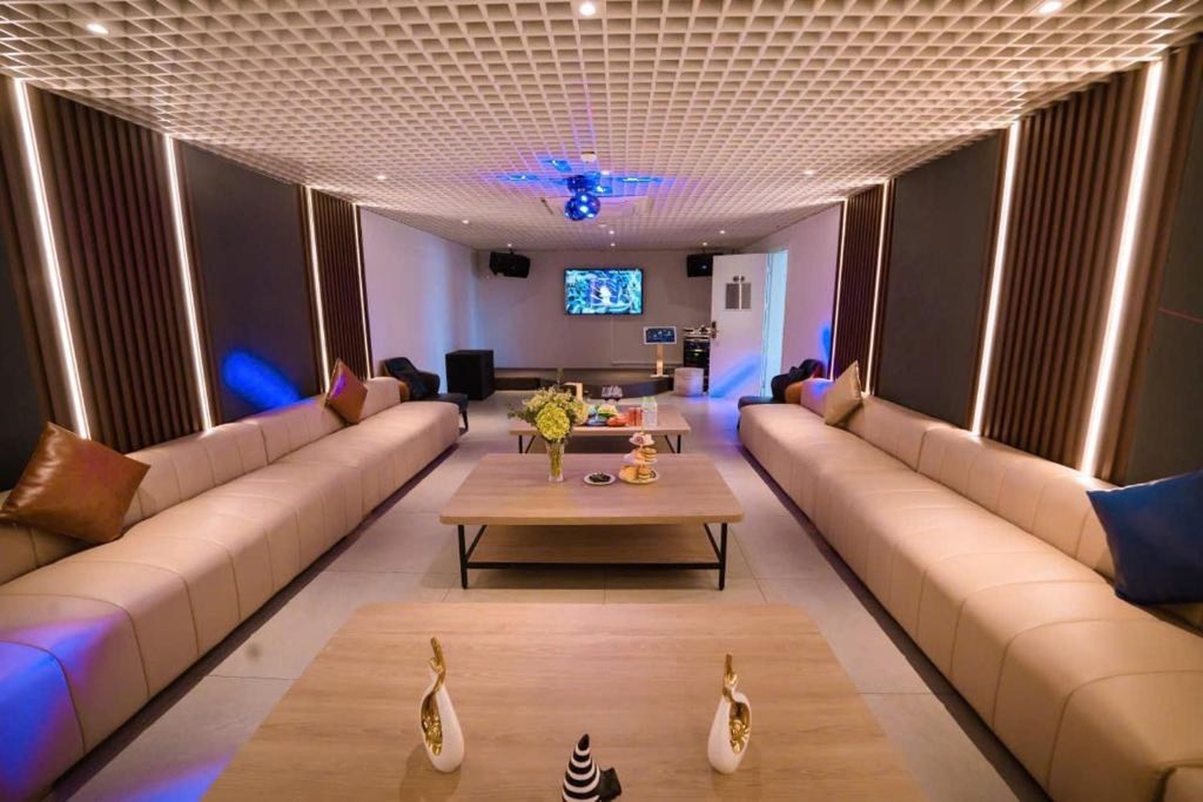 Villa 11 phòng ngủ, bể bơi riêng, phòng karaoke, Bãi Cháy, Hạ Long - Hình 23