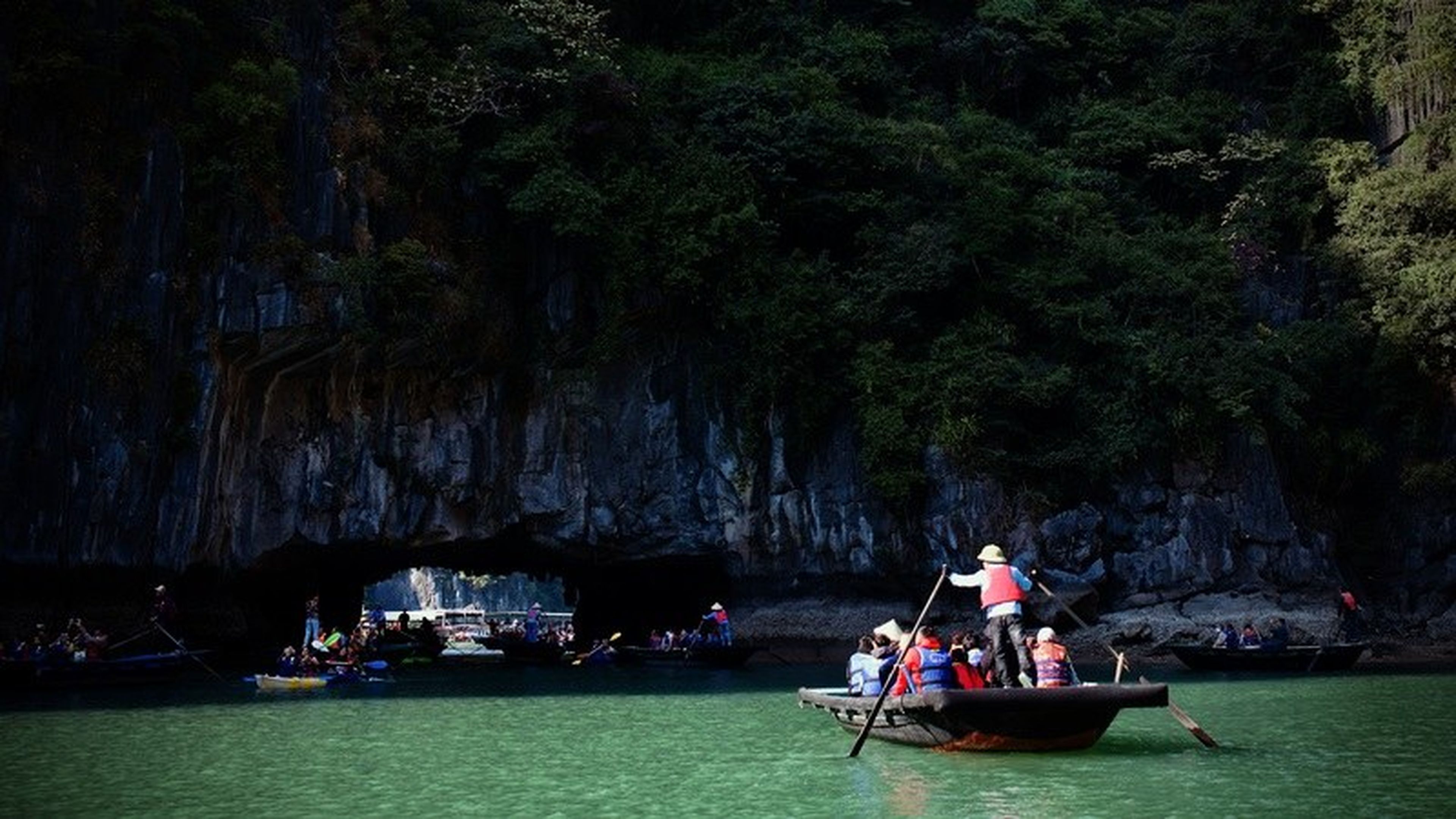 Hang Luồn Hạ Long – Chốn tiên cảnh nơi Vịnh Lan Hạ - Hình 3